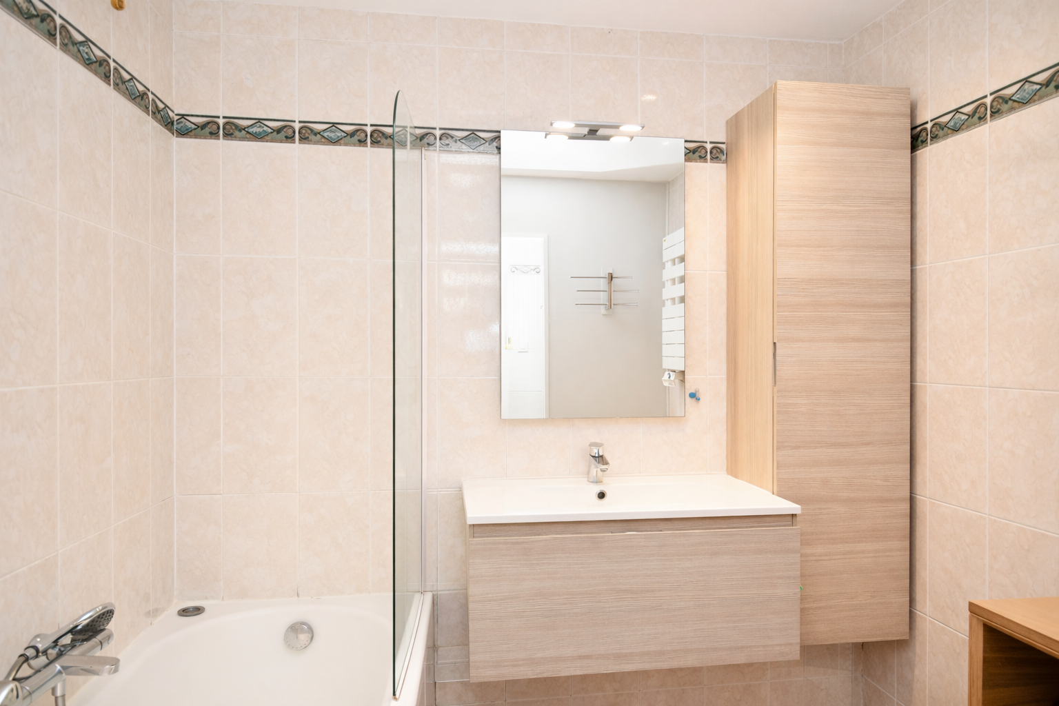 Appartement situé en hyper centre de Chatou de 70 m2 avec 2 chambres  au 4ème étage avec ascenseur