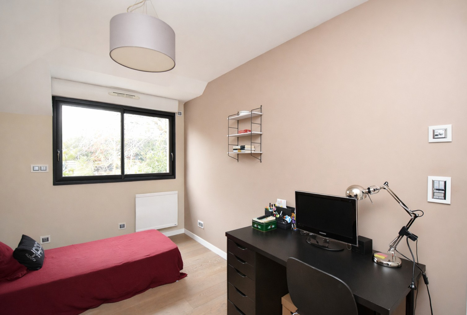 CHATOU – Maison contemporaine de 200 m² au sol et 152 m² habitables sur 425 m² de terrain