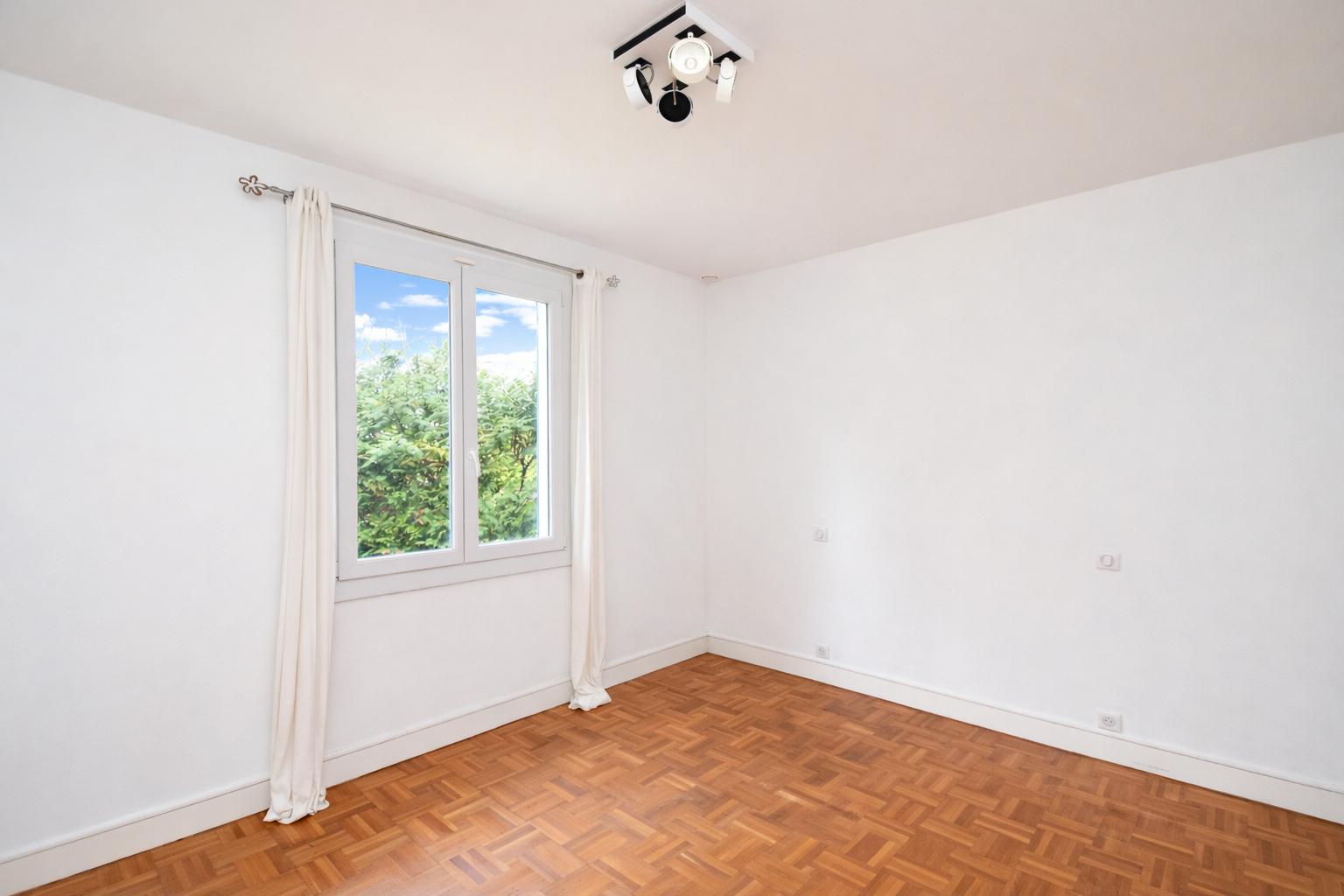 LE PECQ CANADA – MAISON DE130 M² – 5 CHAMBRES – TERRAIN 781 M² – 10 MN RER