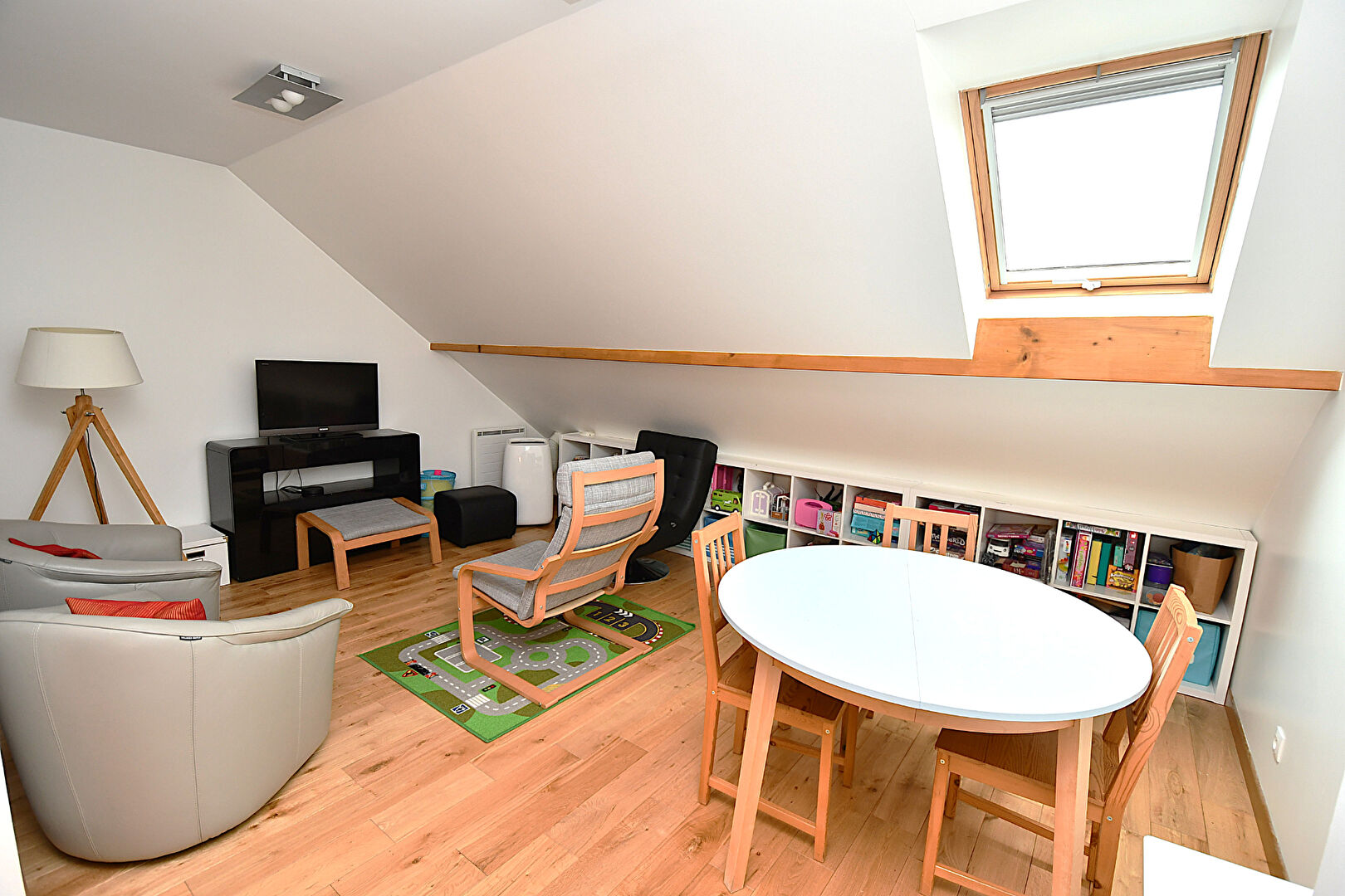 Maison de 117 m² loi carrez et 135 m² au sol avec 4 chambres sur terrain de 265 m²