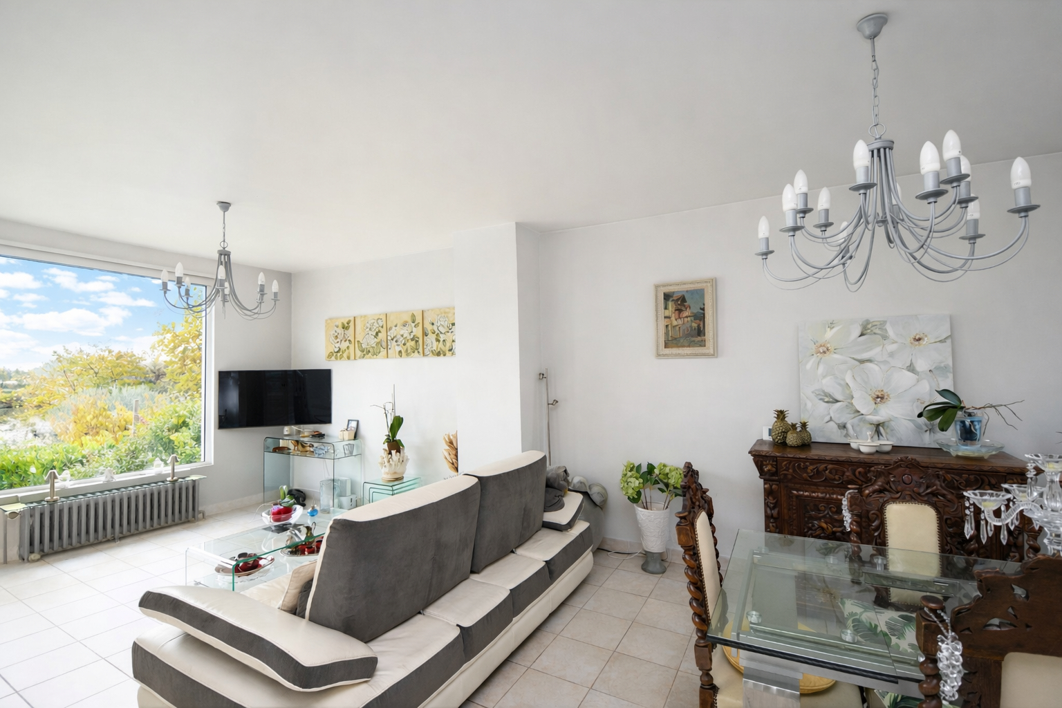 Chatou charmante  maison lumineuse  de 124 m²  au sol avec 3 chambres sur un terrain de 318 m² avec lumière et vue Seine