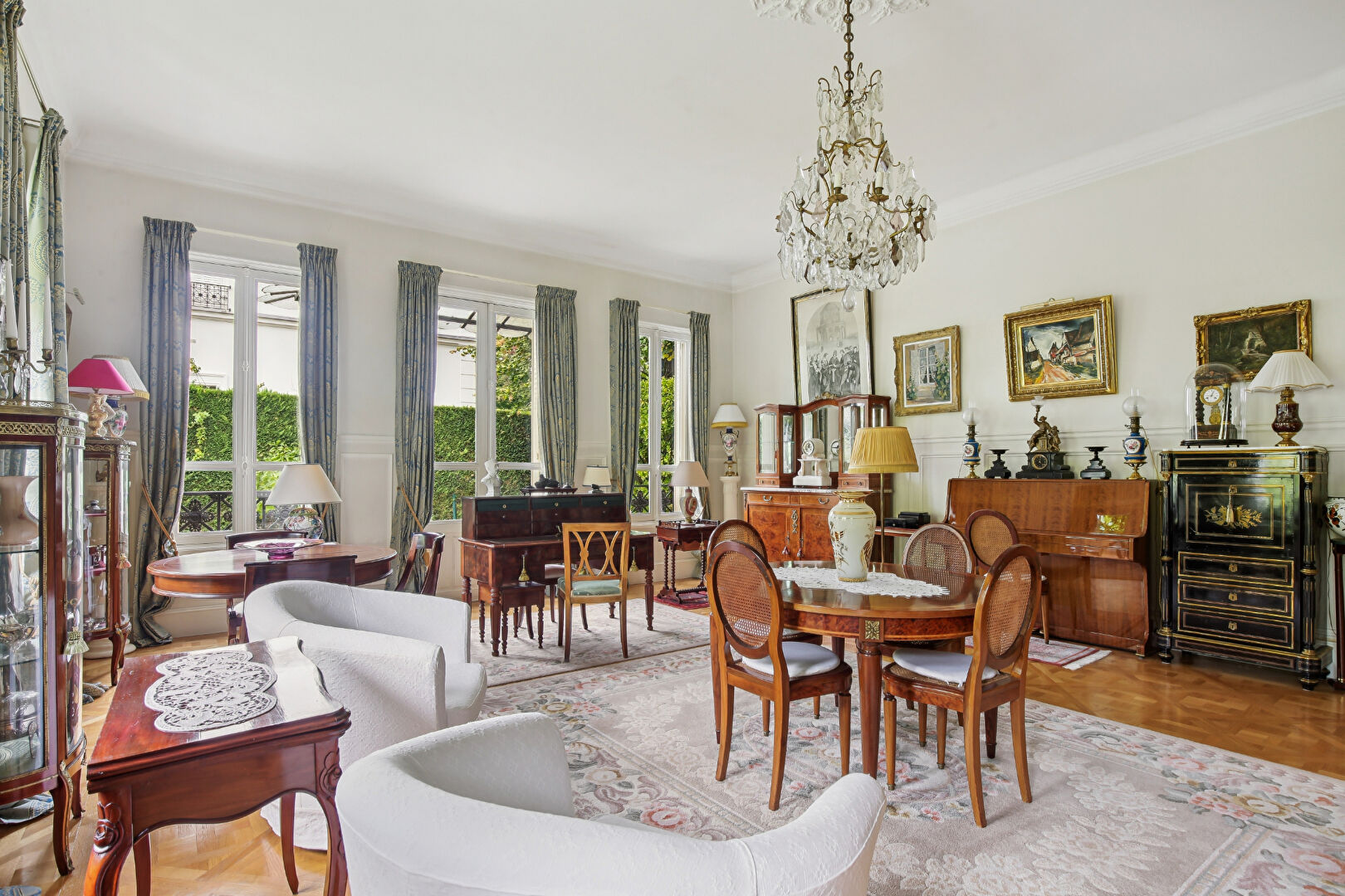 BAS DE CHATOU – Charmante maison de caractère avec écuries réhabilitées et superbe jardin sans vis-à-vis