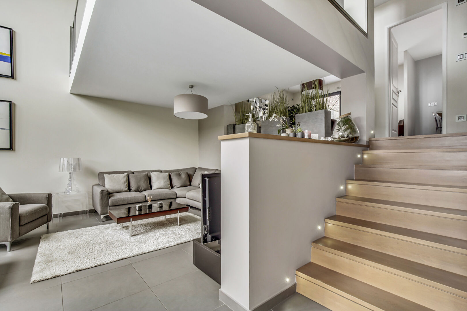 CHATOU – Maison contemporaine de 200 m² au sol et 152 m² habitables sur 425 m² de terrain