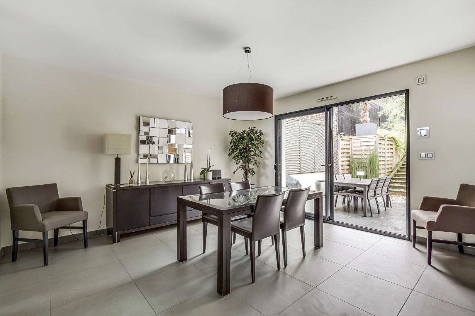 CHATOU – Maison contemporaine de 200 m² au sol et 152 m² habitables sur 425 m² de terrain