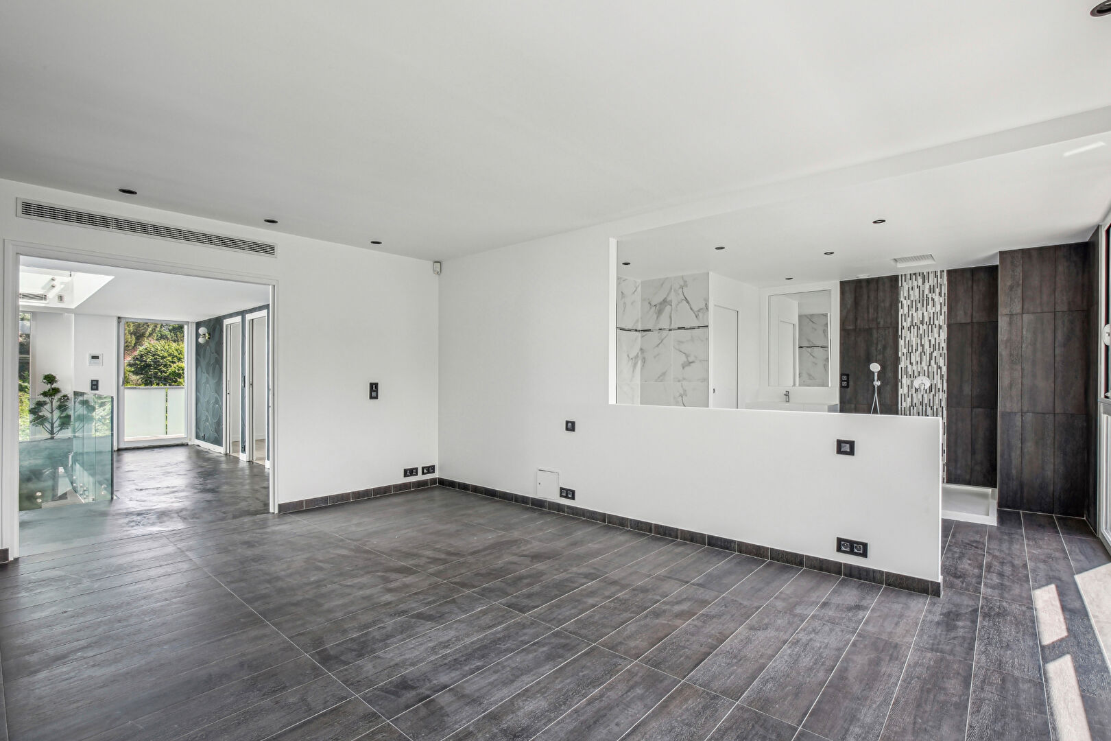 Maison d&rsquo;architecte de 261 m2  – Elégance, lumière et belles prestations à 12 mn du RER