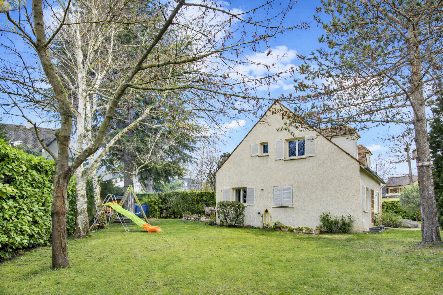 Maison située au Vésinet de 191 m² sur un terrain de 747 m² à 15 mn du RER