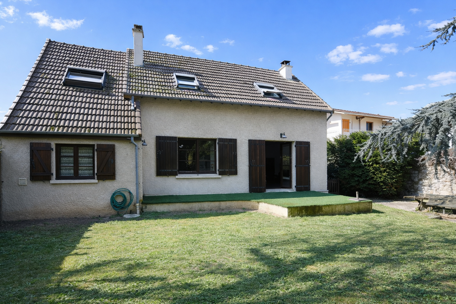 Maison située à MONTESSON avec 3 chambres, garage et jardin