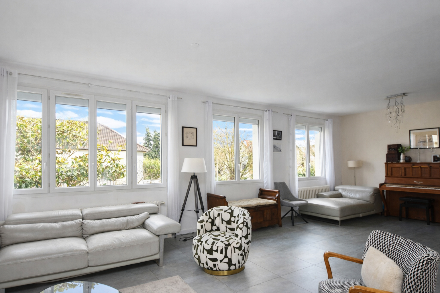 LE VESINET – MAISON 6 CHAMBRES  – TERRAIN 404 M² 6- 12 MN RER