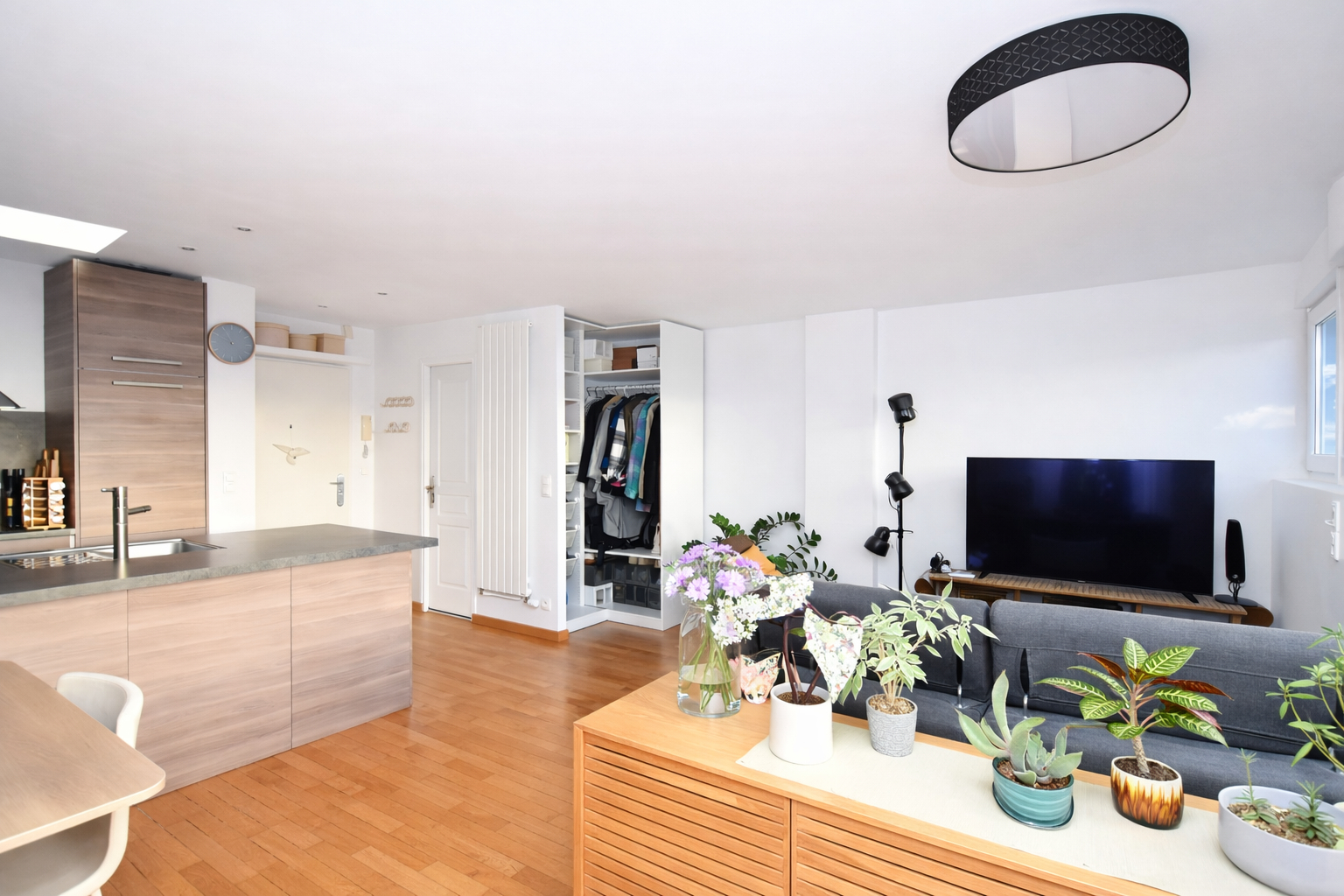 LE VESINET appartement 2 pièces 57 m² au dernier étage avec ascenseur, balcon, cave et parking
