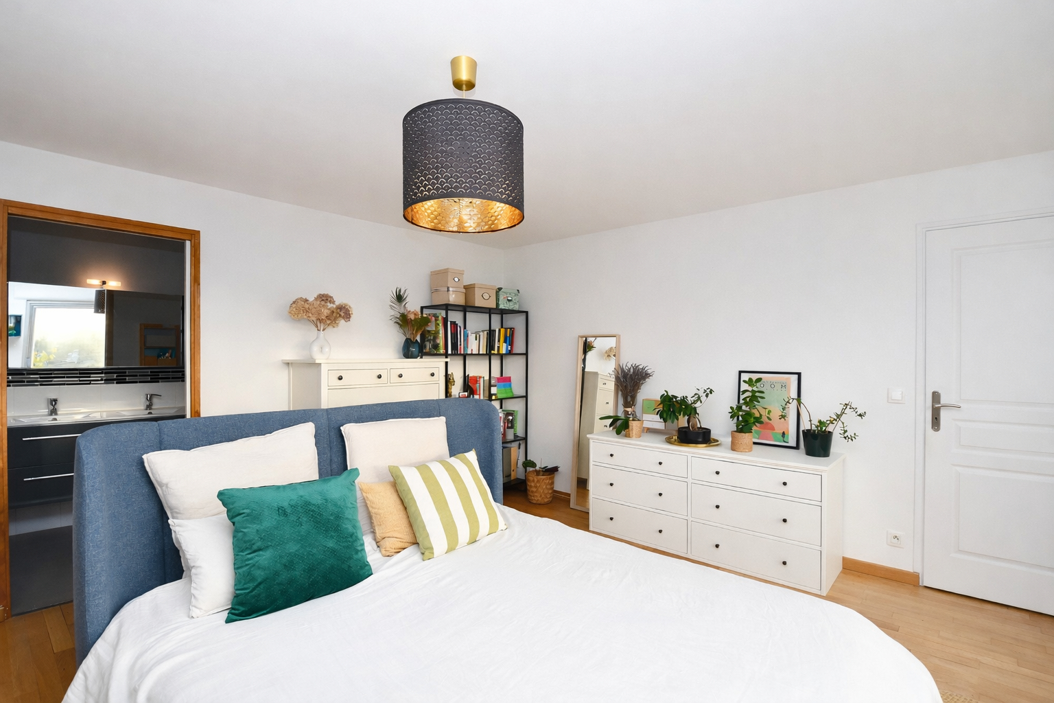 LE VESINET appartement 2 pièces 57 m² au dernier étage avec ascenseur, balcon, cave et parking