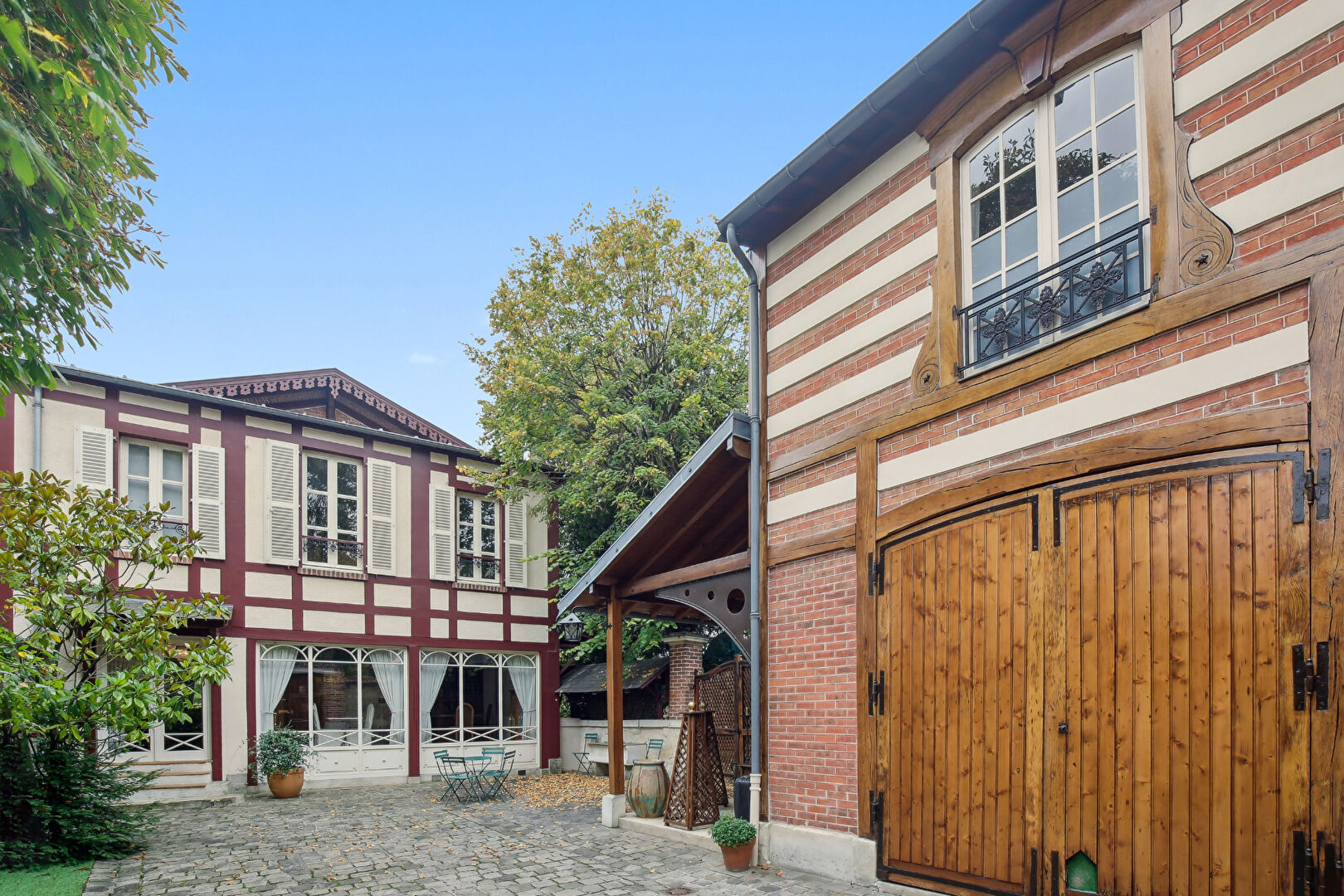 BAS DE CHATOU 10 MN RER – CHARMANTE MAISON DE CARACTERE – TERRAIN  920 M² SANS VIS A VIS EXPOSE SUD – TERRAIN