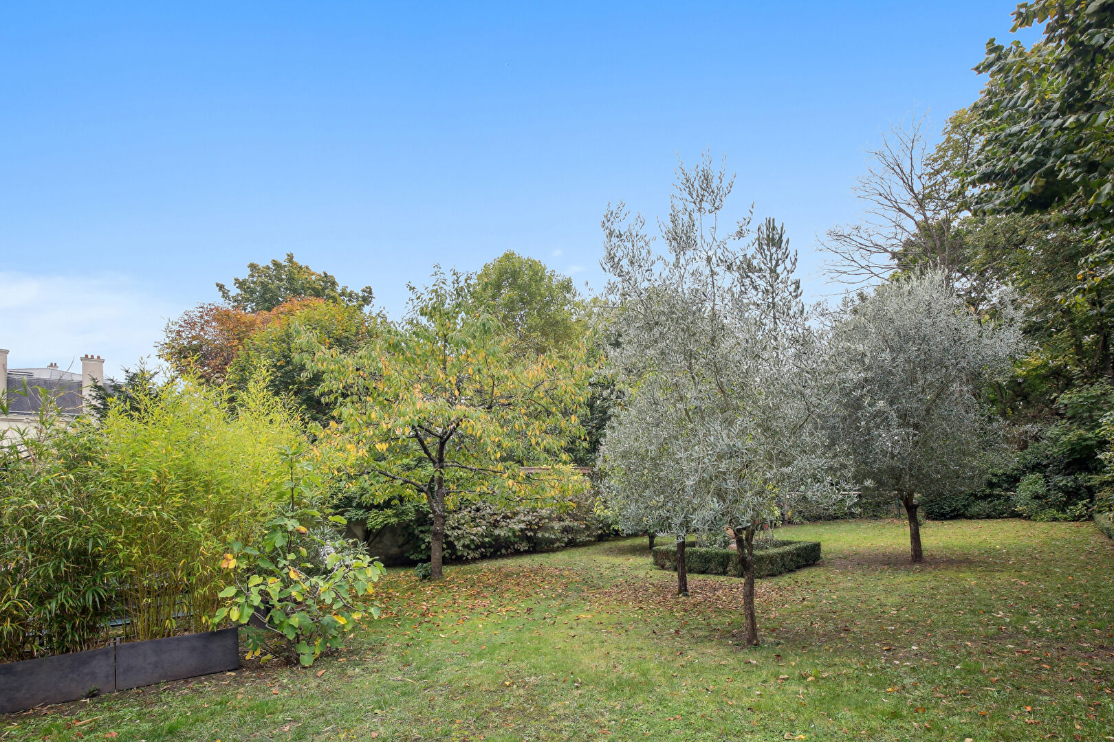 BAS DE CHATOU 10 MN RER – CHARMANTE MAISON DE CARACTERE – TERRAIN  920 M² SANS VIS A VIS EXPOSE SUD – TERRAIN