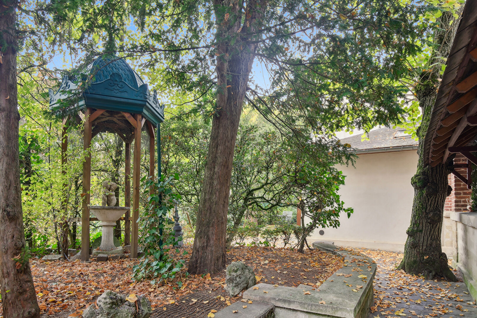 BAS DE CHATOU 10 MN RER – CHARMANTE MAISON DE CARACTERE – TERRAIN  920 M² SANS VIS A VIS EXPOSE SUD – TERRAIN