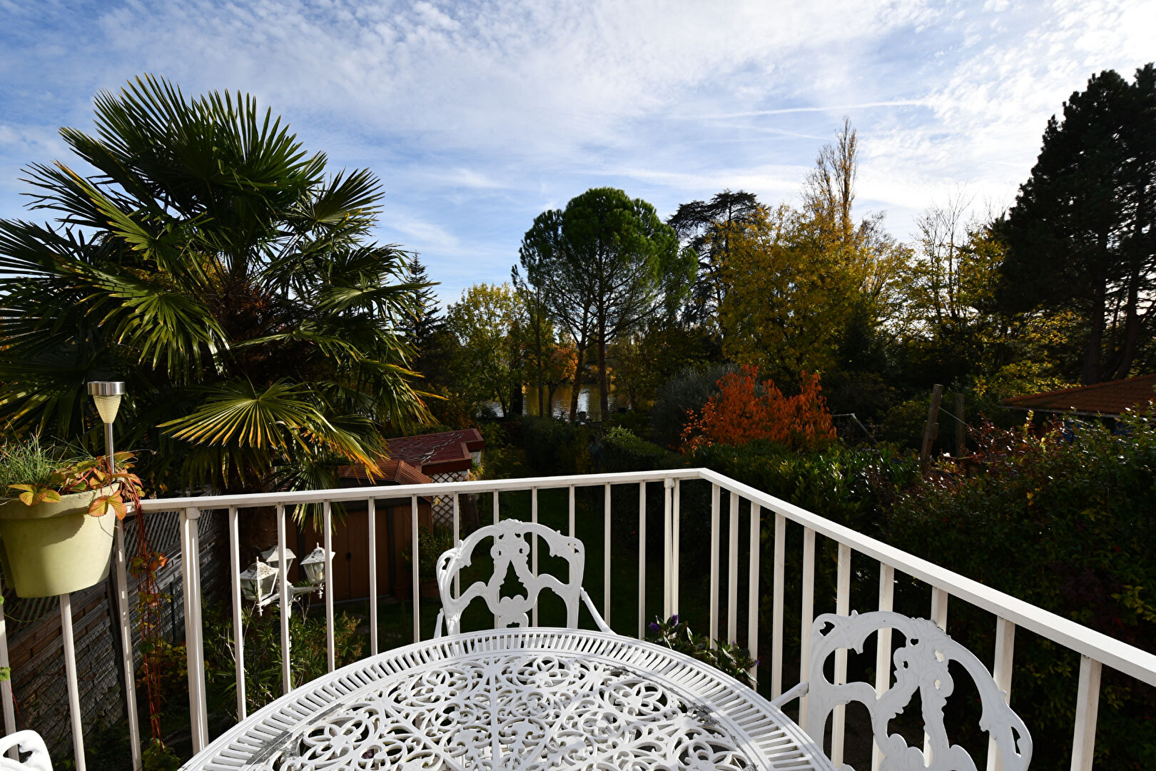 CHATOU – CHARMANTE MAISON LUMINEUSE –  124 M²  AU SOL -3  CHAMBRES  – TERRAIN 318 M² – VUE SEINE