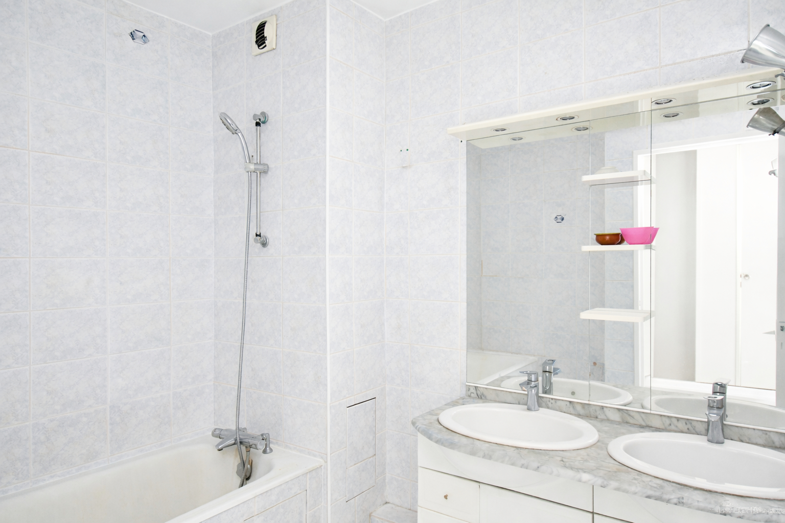 BAS DE CHATOU – 7 mn RER – Appartement 5 pièces 98.45 m²  – Terrasse 31 m² – Cave et place de parking