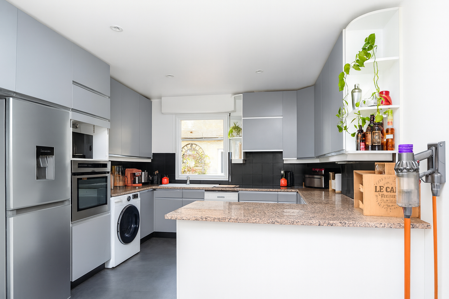 CHATOU BAS – SECTEUR BRIMONT – 10 MN RER – CHARMANTE MAISON DE 143 M² – DEPENDANCE AMENAGEE DE 13 M²43 m² au calme absolu, sans vis-à-vis à 12 mn RER