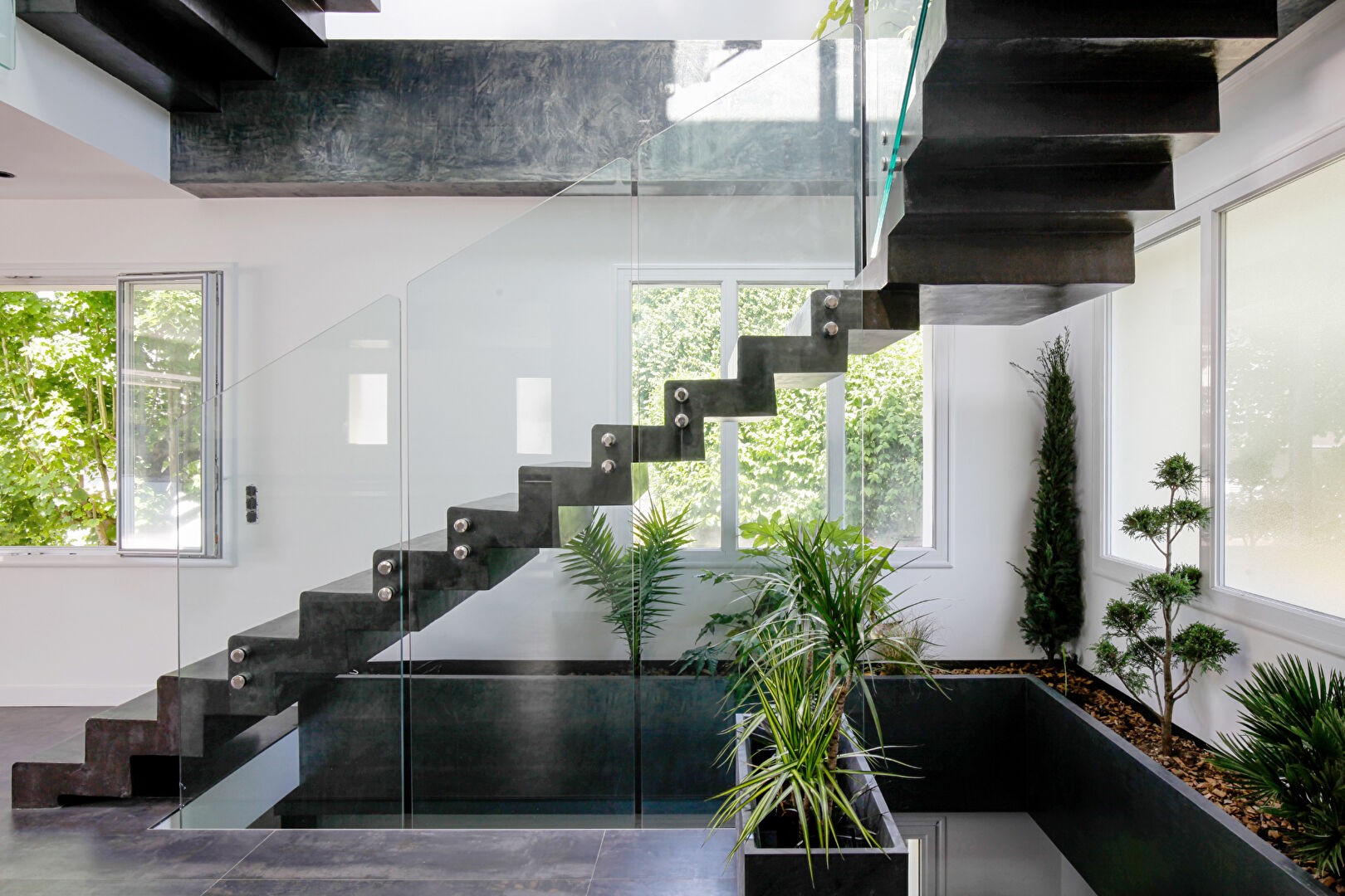 CHATOU QUARTIER BRIMONT – MAISON CONTEMPORAINE DE  261 M2  – ELEGANCE – LUMIERE ET BELLES PRESTATIONS –  12 MN RER