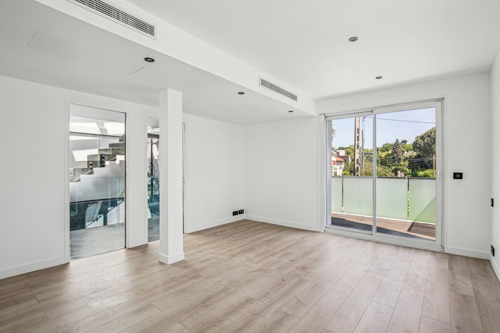 CHATOU QUARTIER BRIMONT – MAISON CONTEMPORAINE DE  261 M2  – ELEGANCE – LUMIERE ET BELLES PRESTATIONS –  12 MN RER