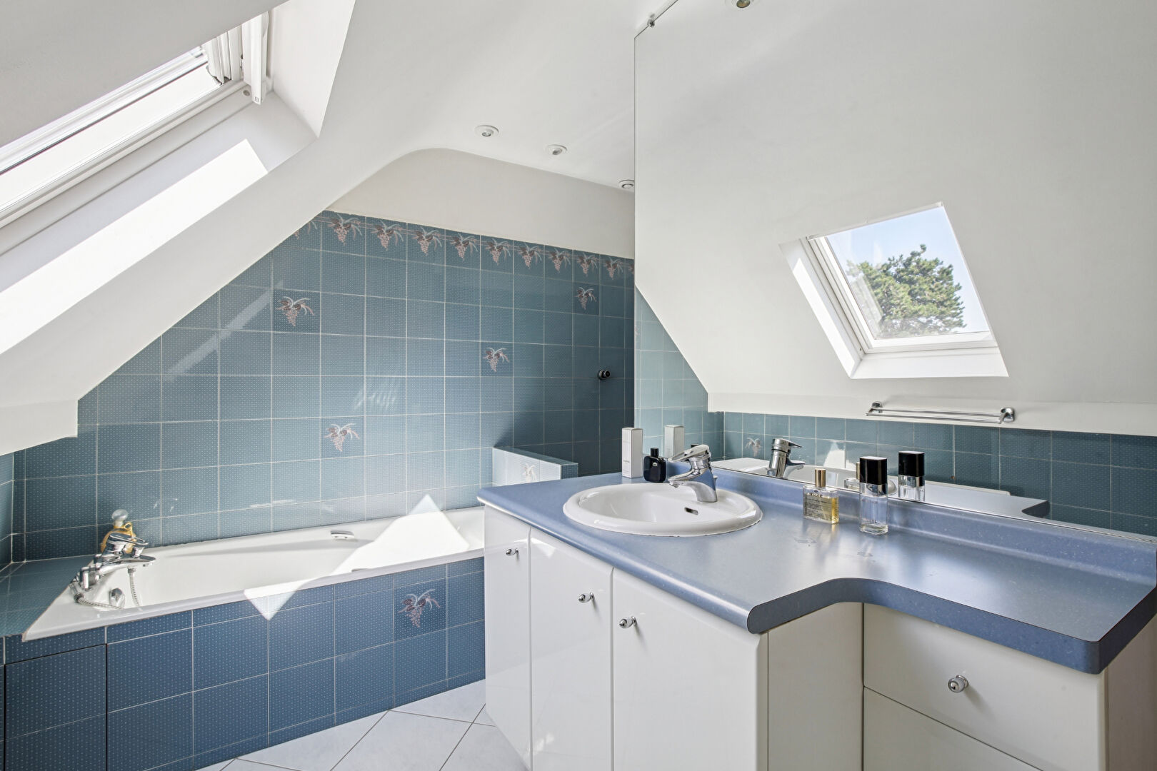 CHATOU  MAISON FAMILIALE – 5 CHAMBRES –  176 M² AU SOL – TERRAIN 795 M² – LUMINEUSE ET AU CALMEière du Vésinet