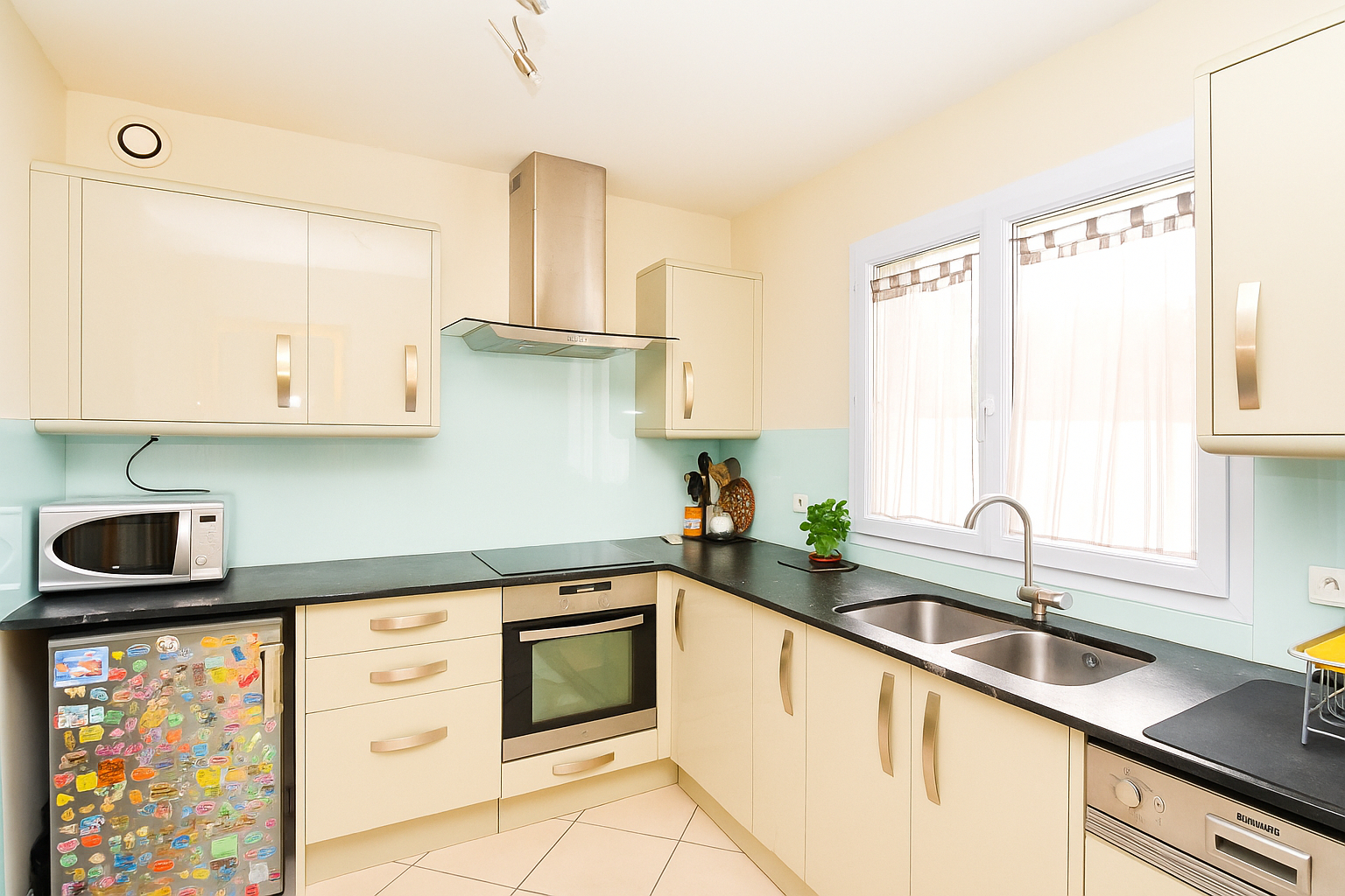 CHATOU – MAISON DE 2010 – 3 CHAMBRES – TERRAIN 186 M² – LUMINEUSE ET CALME – SOUS-SOL TOTAL