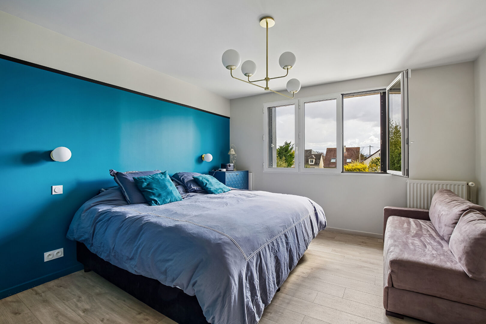 CHATOU – MAISON DE 178 M² – 6 CHAMBRES – SOUS SOL TOTAL – TERRAIN 322 M²- PROCHE ECOLES ET COMMERCES