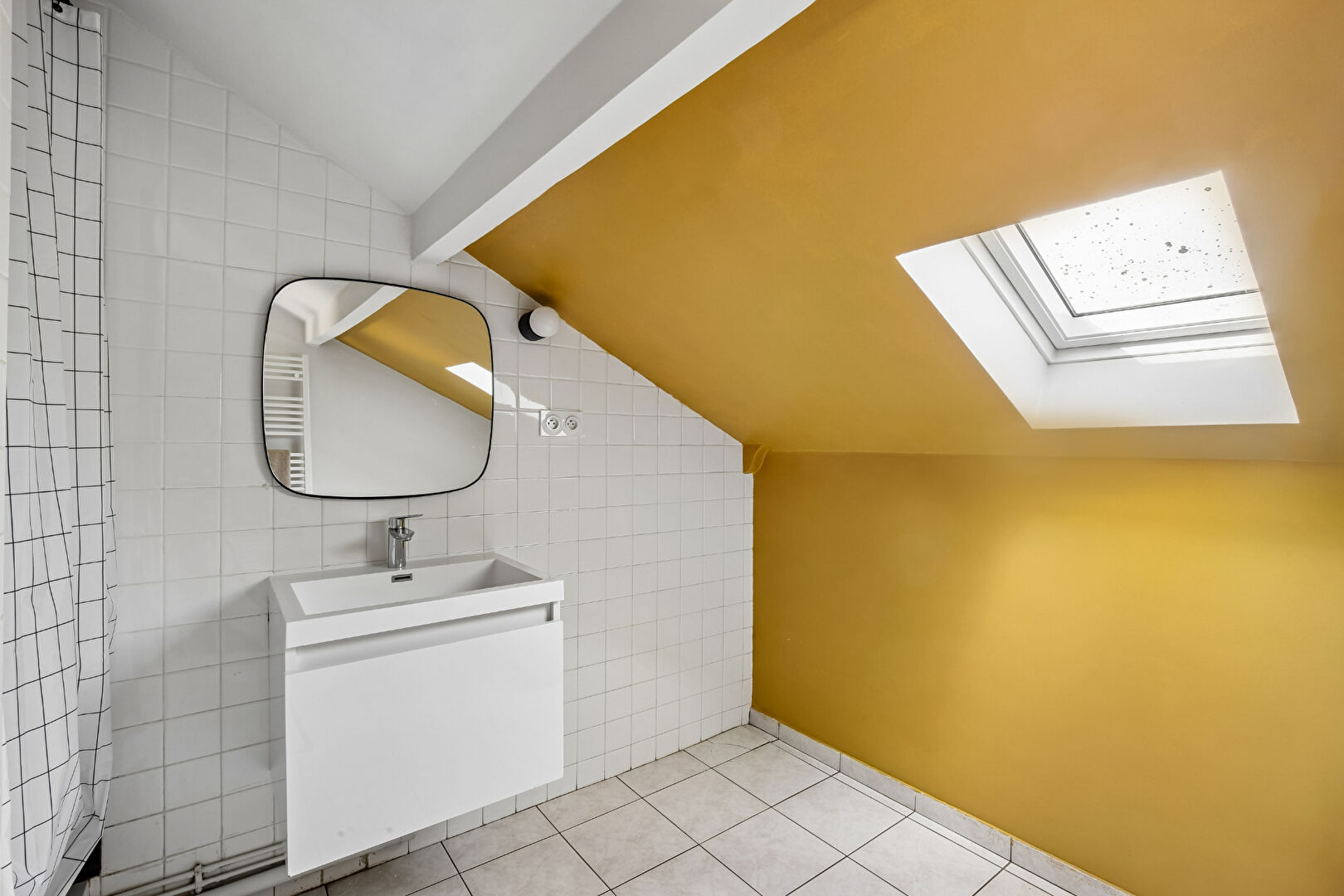 CHATOU – MAISON DE 178 M² – 6 CHAMBRES – SOUS SOL TOTAL – TERRAIN 322 M²- PROCHE ECOLES ET COMMERCES