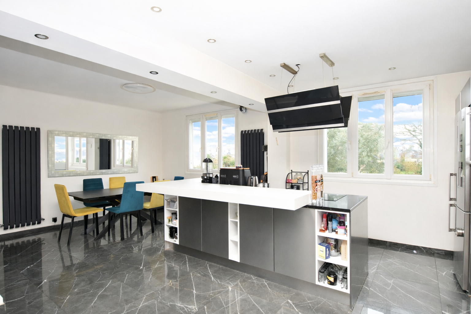 CHATOU – MAISON DE 154 M² RENOVEE  LUMINEUSE – AU CALME – PROCHE ECOLES ET COMMERCES