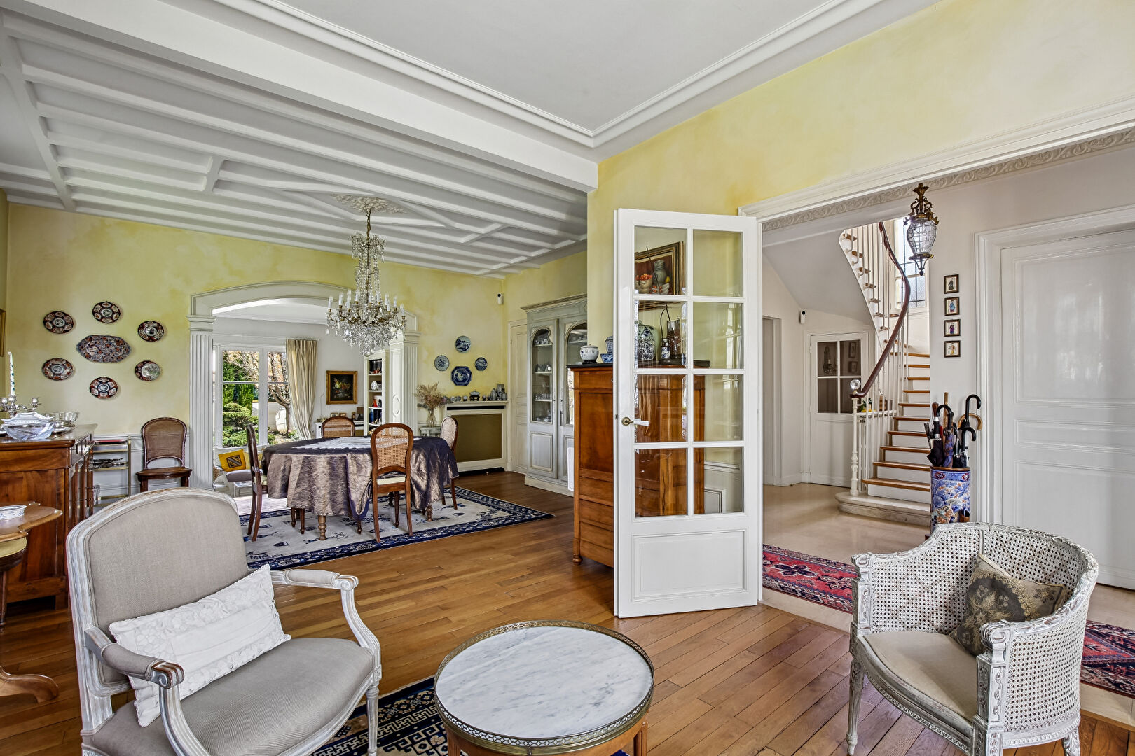 LE VESINET SUD – MAGNIFIQUE PROPRIETE DE 308 M² –  6 CHAMBRES – TERRAIN 1541 M²  – PISCINE – DEPENDANCE AMENAGEE 18 M² –