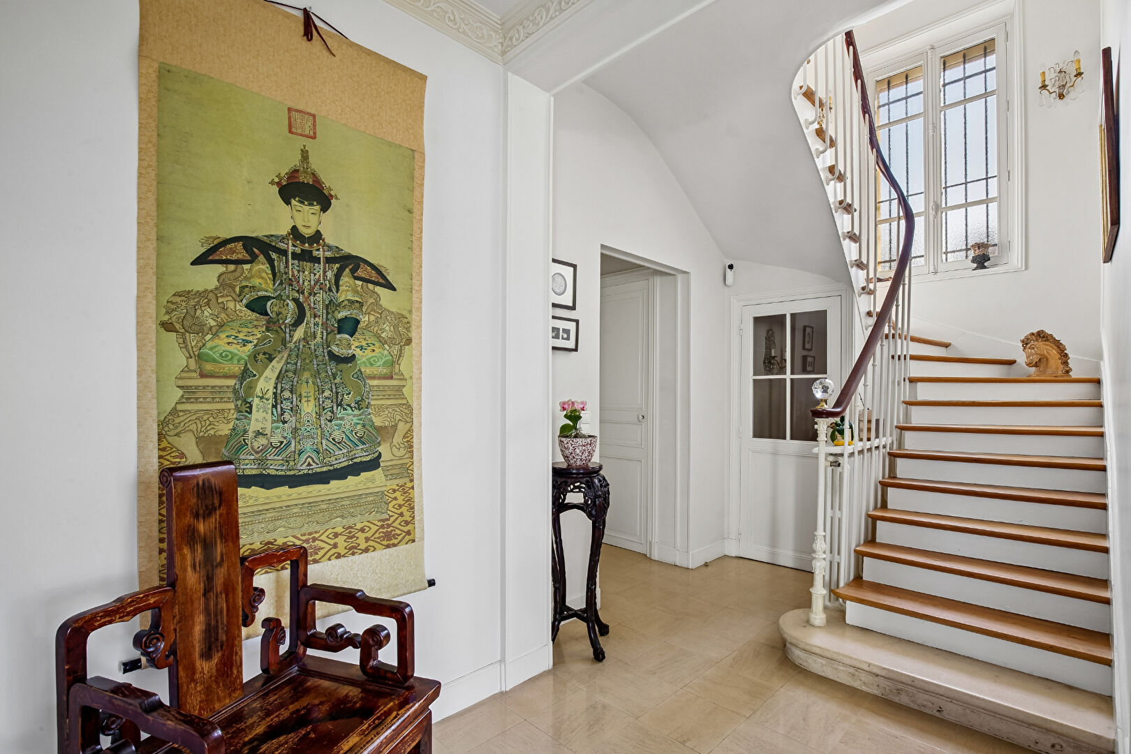 LE VESINET SUD – MAGNIFIQUE PROPRIETE DE 308 M² –  6 CHAMBRES – TERRAIN 1541 M²  – PISCINE – DEPENDANCE AMENAGEE 18 M² –