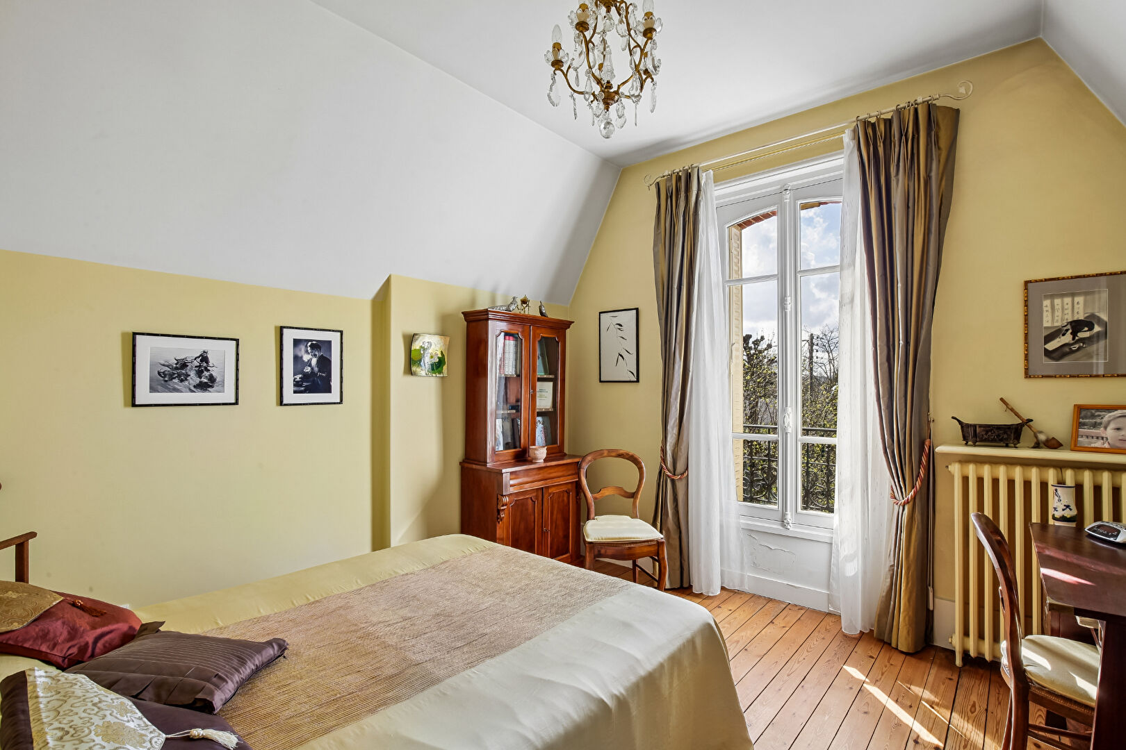 LE VESINET SUD – MAGNIFIQUE PROPRIETE DE 308 M² –  6 CHAMBRES – TERRAIN 1541 M²  – PISCINE – DEPENDANCE AMENAGEE 18 M² –