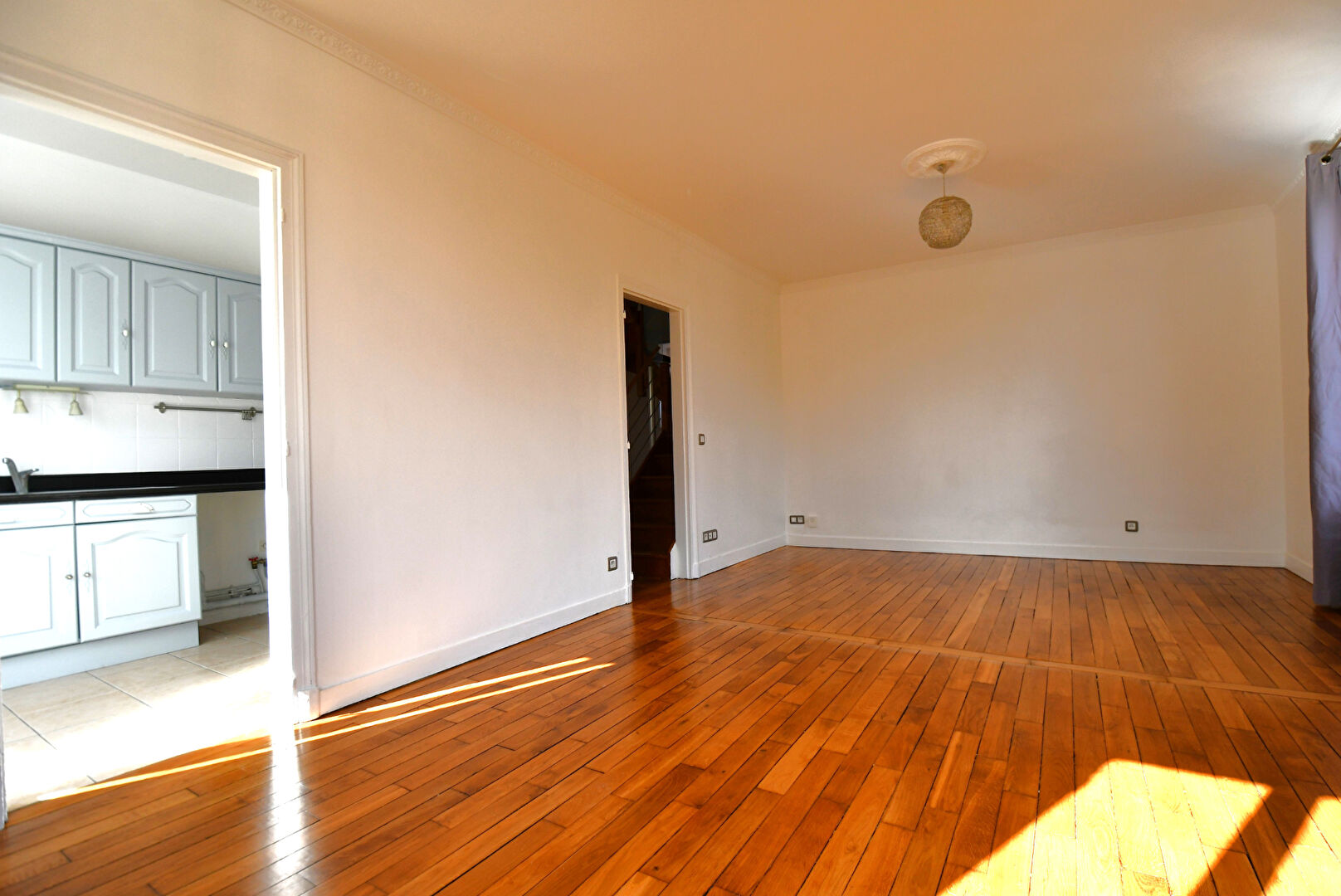 Appartement situé sur le bas CHATOU 4 pièces de 80 m2 au sol