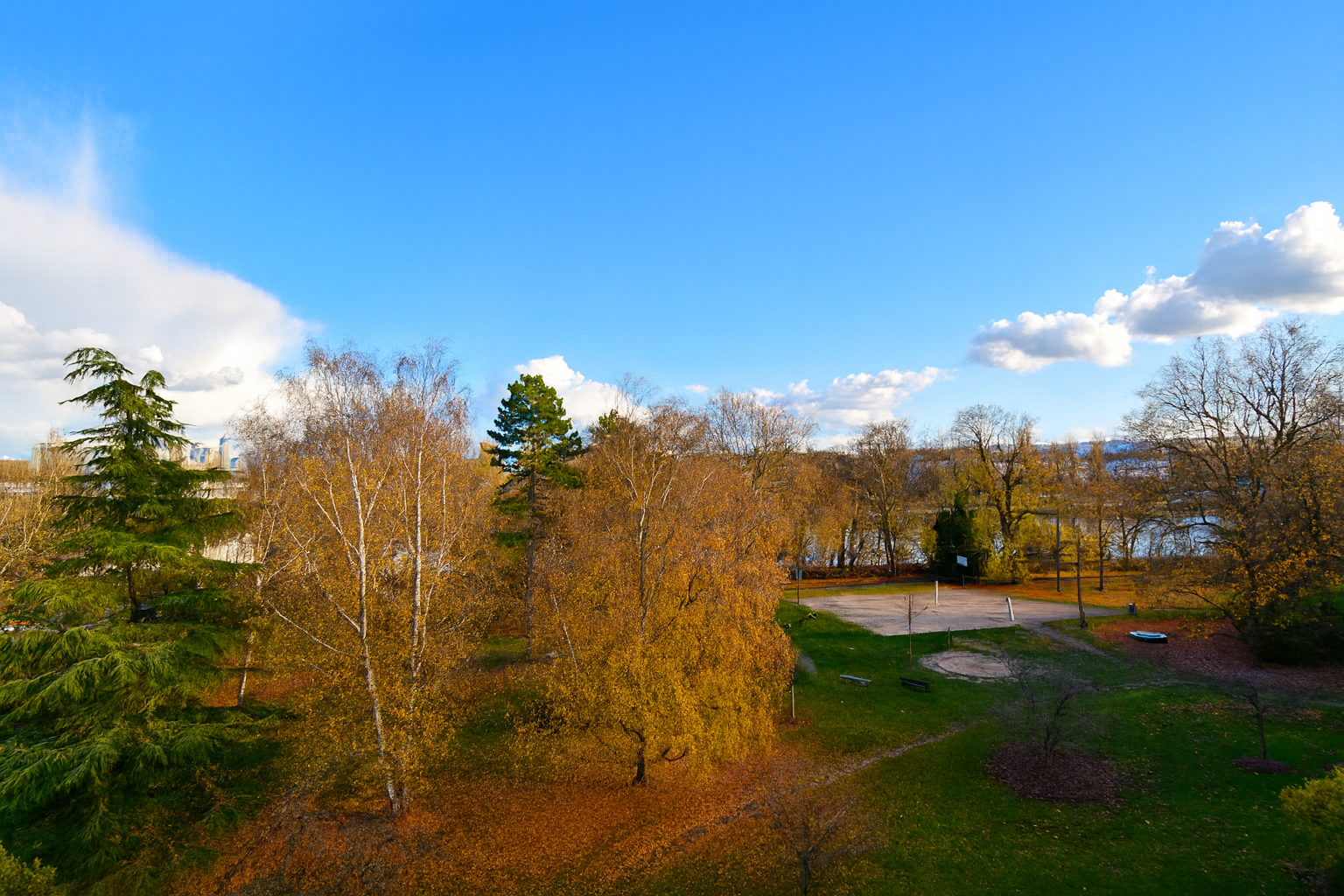 Appartement situé à Chatou de 75,78 m² avec 3 chambres  avec balcon et box fermé