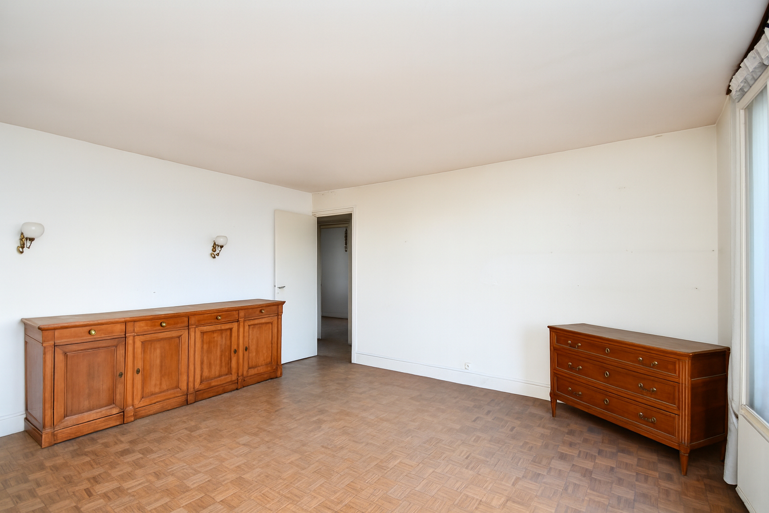 Appartement situé à Chatou de 75,78 m² avec 3 chambres  avec balcon et box fermé