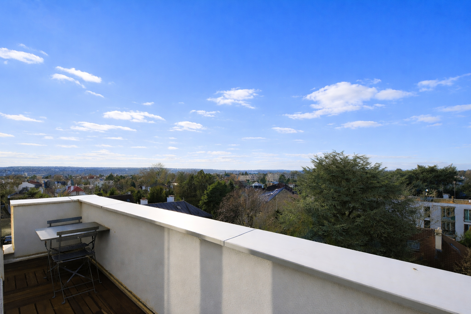 BAS DE CHATOU – Résidence de standing – Appartement 2 pièces 46 m² avec cave et box – 5 mn RER