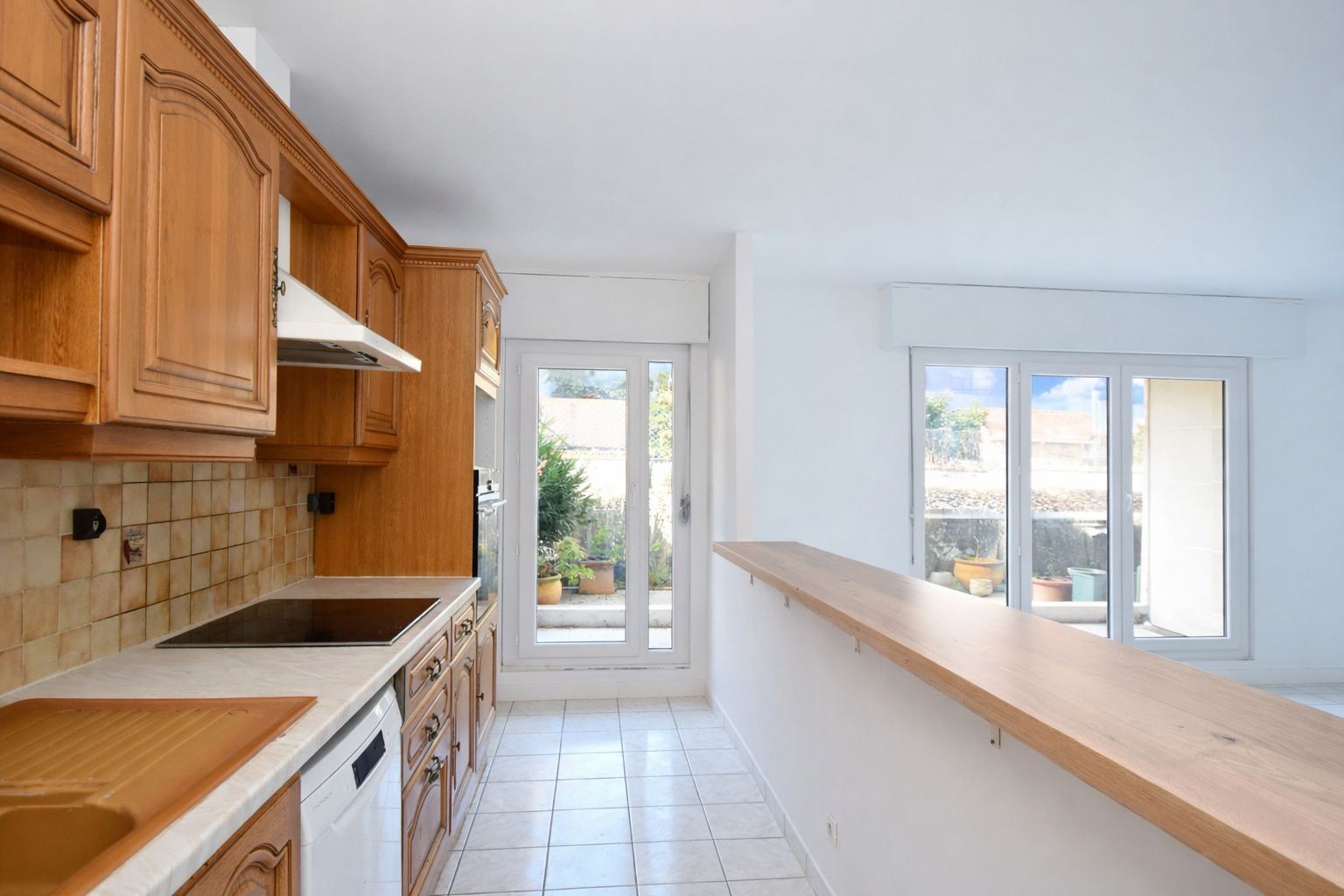 BAS DE CHATOU – 7 MN RER – APPARTEMENT 5 PIECES 98 M²  – TERRASSE 31 m² – CAVE ET PARKING