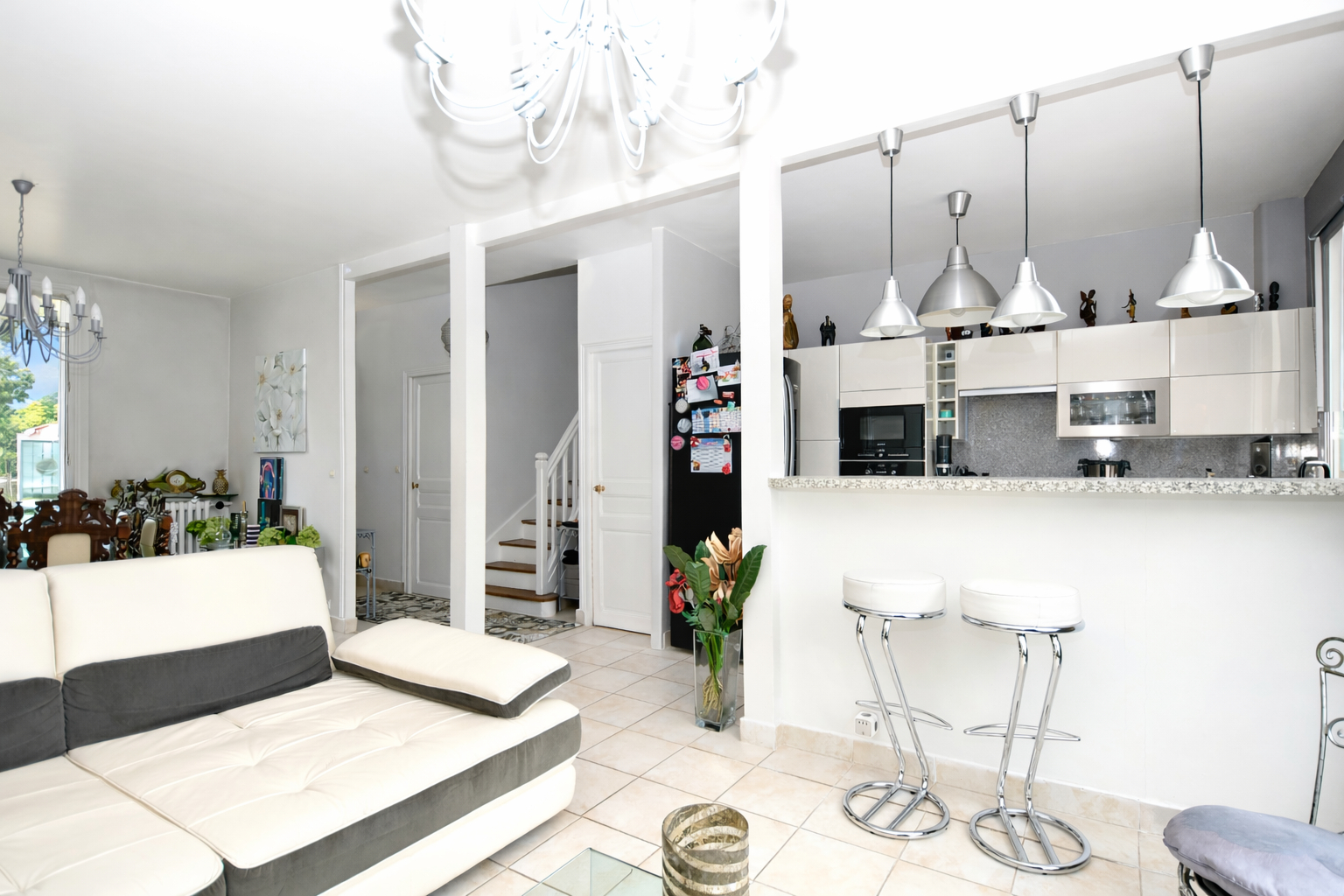 CHATOU – CHARMANTE MAISON LUMINEUSE –  124 M²  AU SOL -3  CHAMBRES  – TERRAIN 318 M² – VUE SEINE