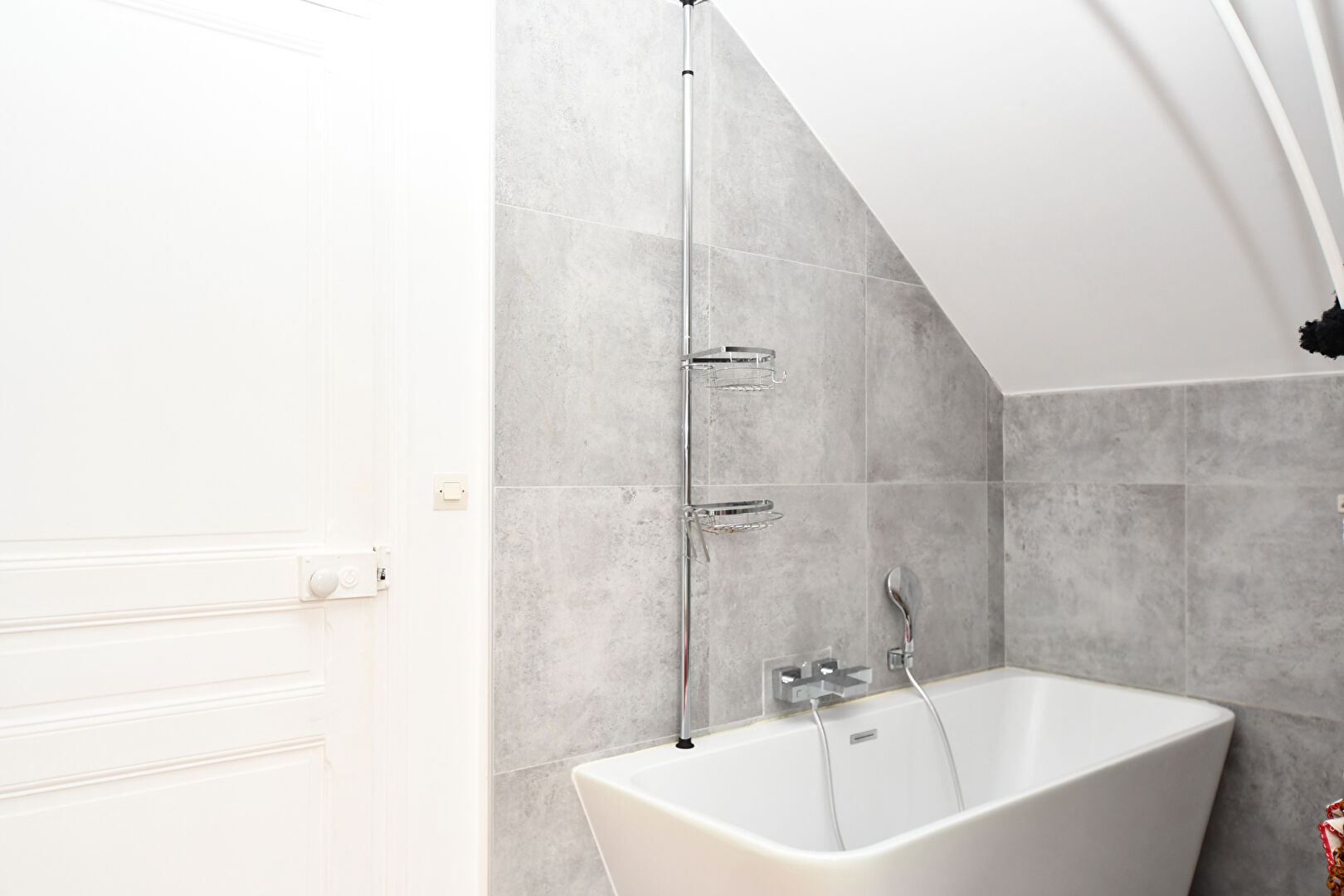 CHATOU – CHARMANTE MAISON LUMINEUSE –  124 M²  AU SOL -3  CHAMBRES  – TERRAIN 318 M² – VUE SEINE