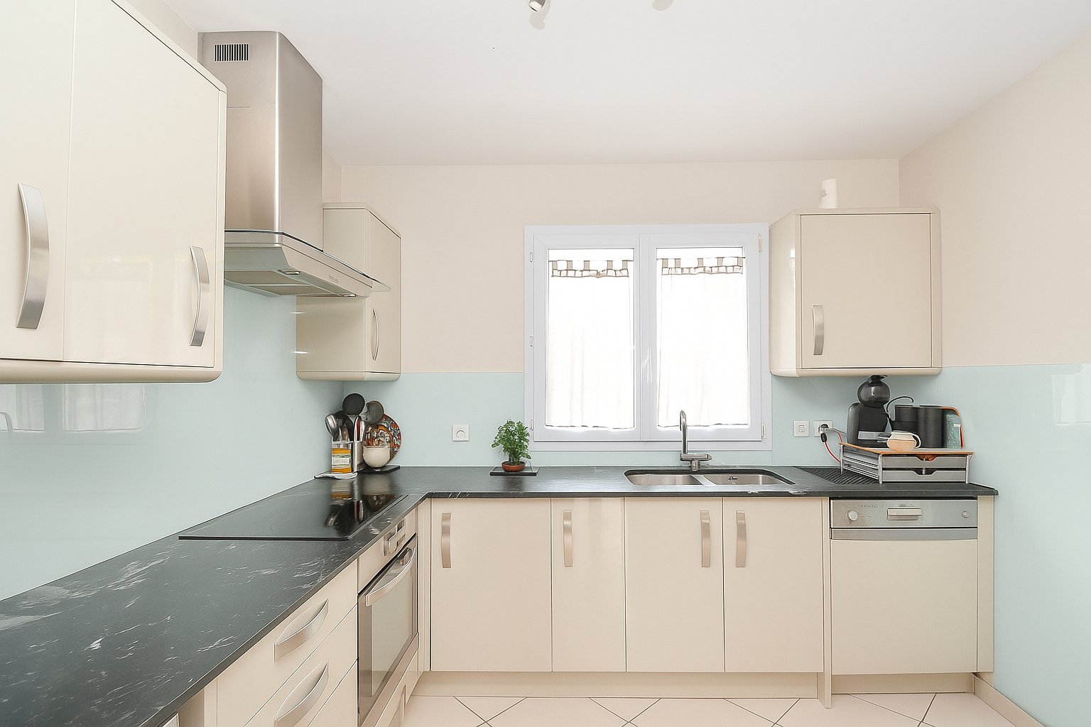 CHATOU – MAISON DE 2010 – 3 CHAMBRES – TERRAIN 186 M² – LUMINEUSE ET CALME – SOUS-SOL TOTAL