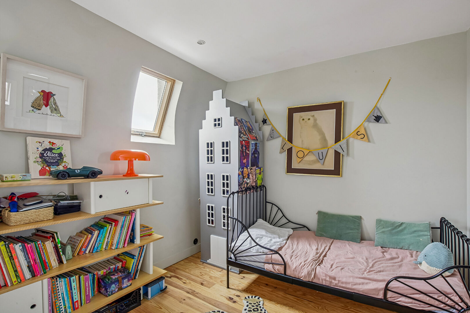 BAS DE CHATOU – HYPER CENTRE – CHARMANTE MAISON MANSART DE 1890 – 5 CHAMBRES – TERRAIN 489 M²4 MN RER