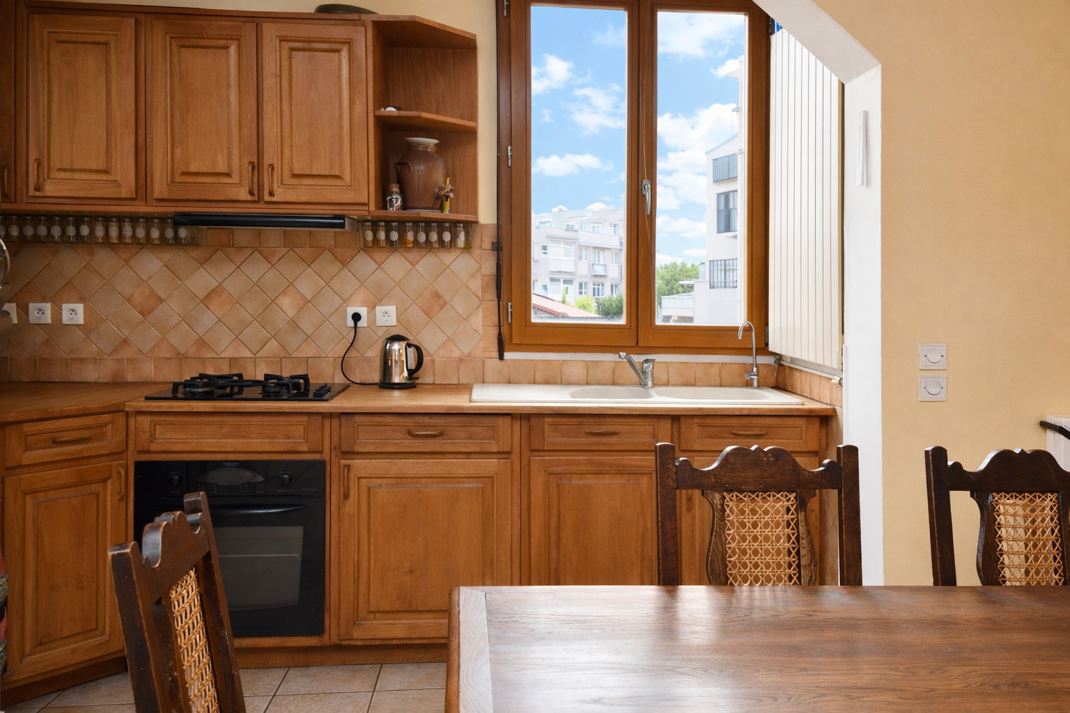 CHATOU – MAISON DE CHARME – 140 M² – TERRAIN 434 M² – DEPENDANCE AMENAGEE