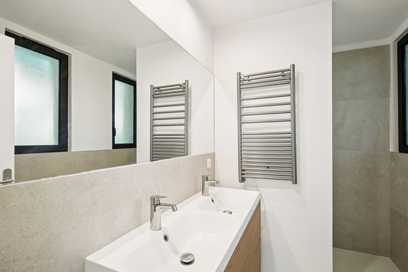 BAS DE CHATOU, FRAIS DE NOTAIRES REDUITS – MAISON D’ARCHITECTE NEUVE DE 196 M² – TERRAIN 401 M² –