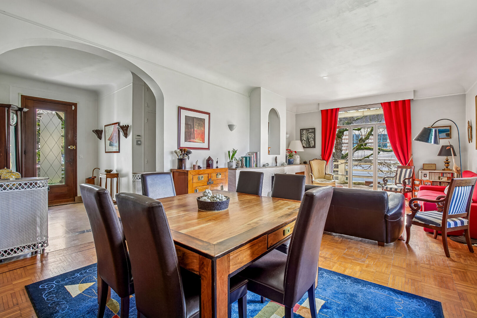 LE VESINET  – HYPER CENTRE – MAISON DE 186 M² – TERRAIN  700 m² – 5 MN RER