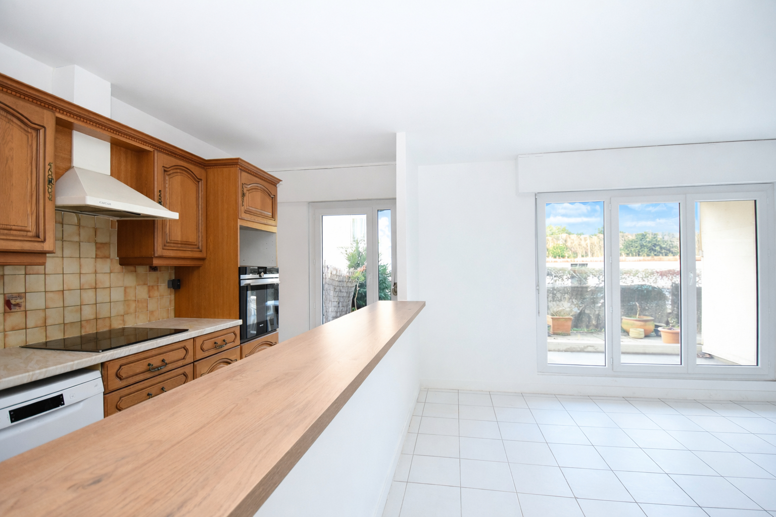 BAS DE CHATOU – 7 MN RER – APPARTEMENT 5 PIECES 98 M²  – TERRASSE 31 m² – CAVE ET PARKING