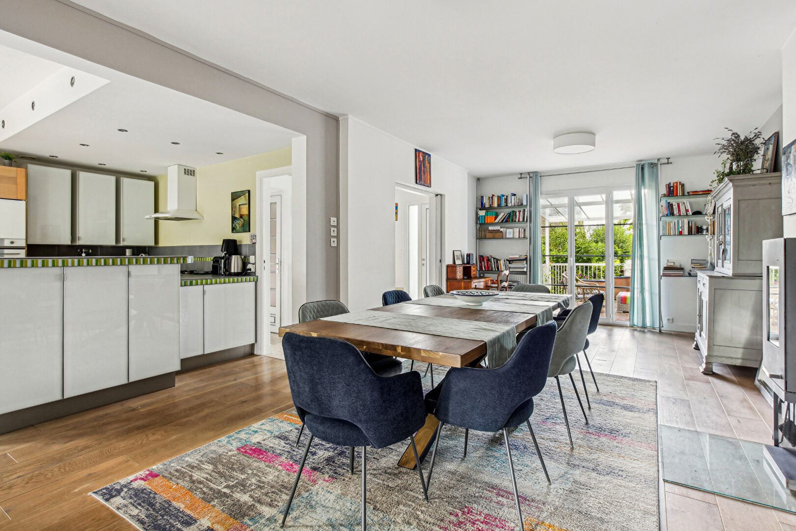 Maison située à Montesson avec 4 chambres de 225 m2 sur  un terrain de 941 m² à 5 mn du centre ville