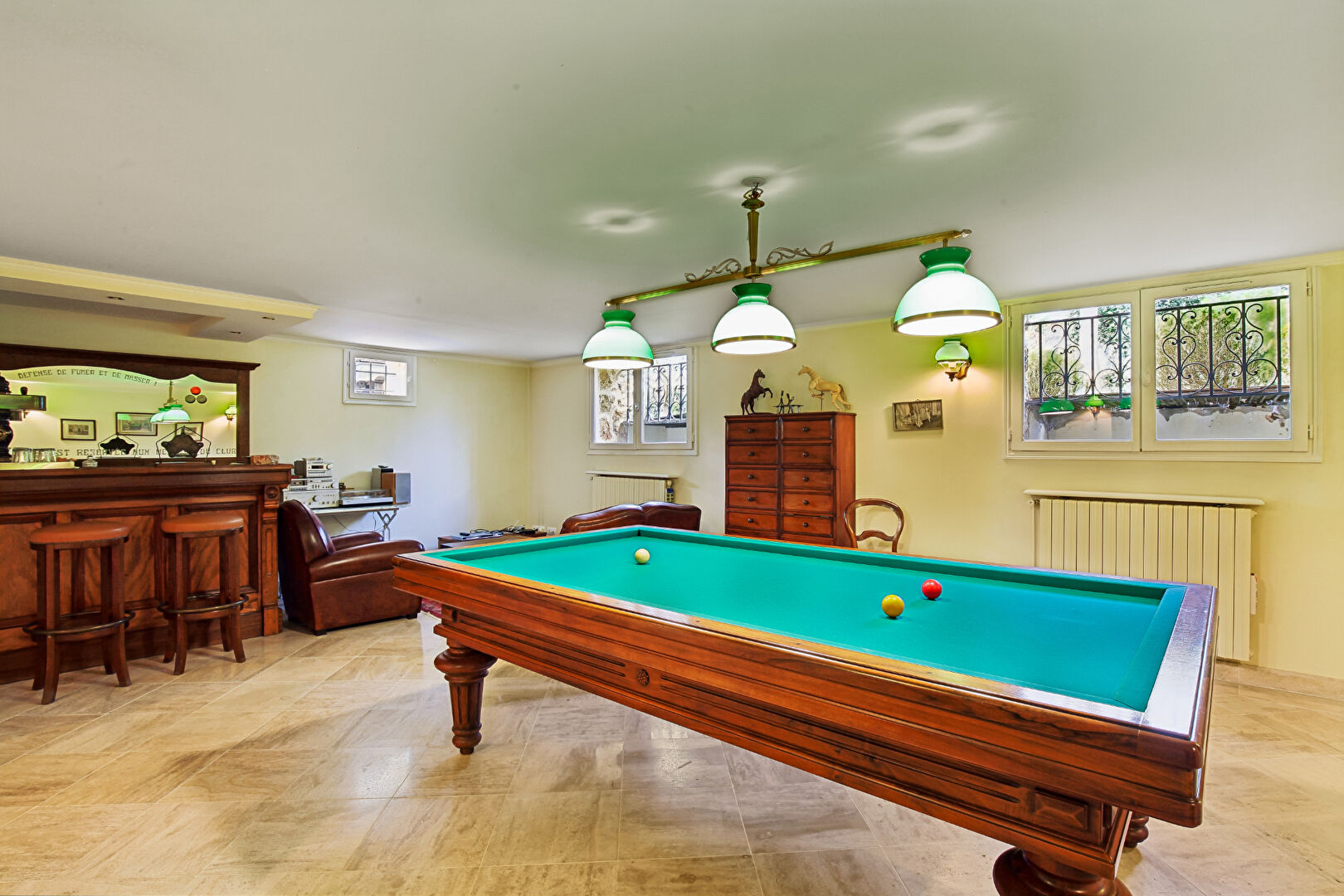 LE VESINET SUD – MAGNIFIQUE PROPRIETE DE 308 M² –  6 CHAMBRES – TERRAIN 1541 M²  – PISCINE – DEPENDANCE AMENAGEE 18 M² –