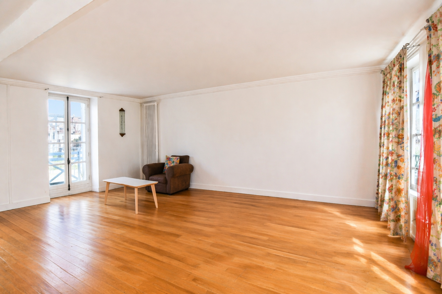 BOUGIVAL – CENTRE-VILLE  – Charmante propriété de 2 maisons, idéale pour deux familles ou avec une activité professionnelle