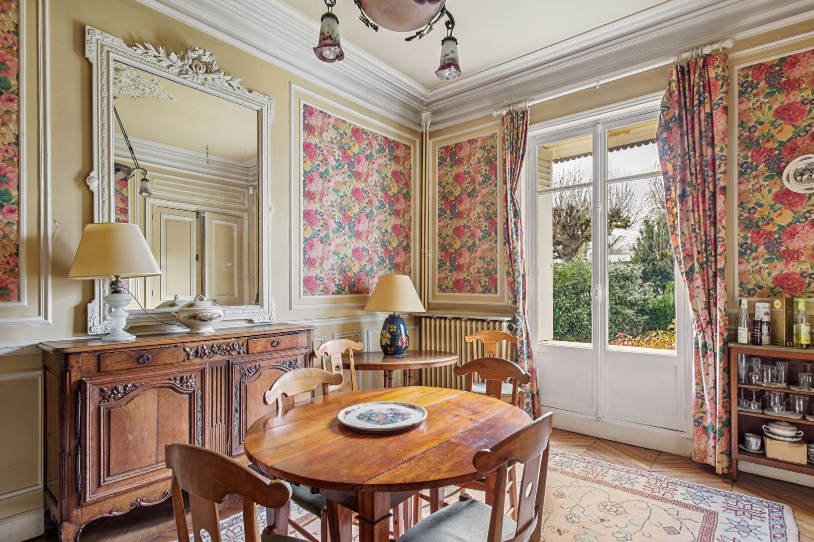 LE VESINET – PROPRIETE DE 232 M² – SALON 66 M²  – 4 CHAMBRES – TERRAIN 1474 M²  – DEPENDANCE AMENAGEE 60 M² –  10 MN RER