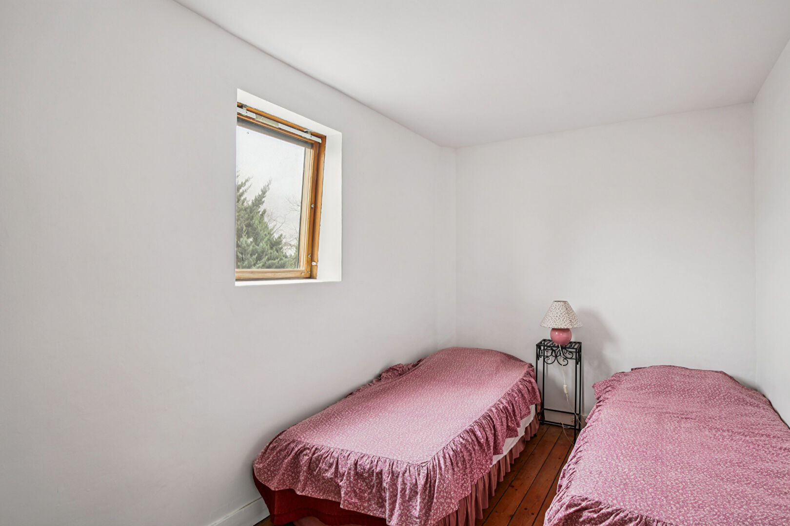 LE VESINET – PROPRIETE DE 232 M² – SALON 66 M²  – 4 CHAMBRES – TERRAIN 1474 M²  – DEPENDANCE AMENAGEE 60 M² –  10 MN RER