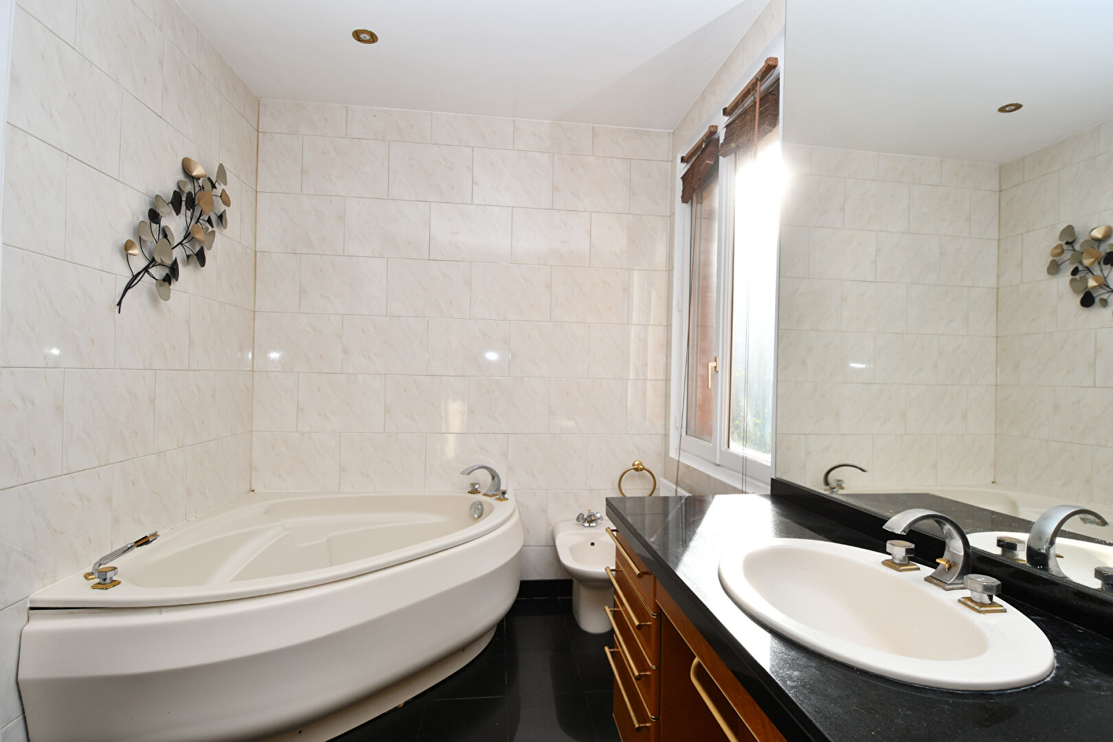 CHATOU BAS – SECTEUR BRIMONT – 10 MN RER – CHARMANTE MAISON DE 143 M² – DEPENDANCE AMENAGEE DE 13,56 m² au calme absolu, sans vis-à-vis