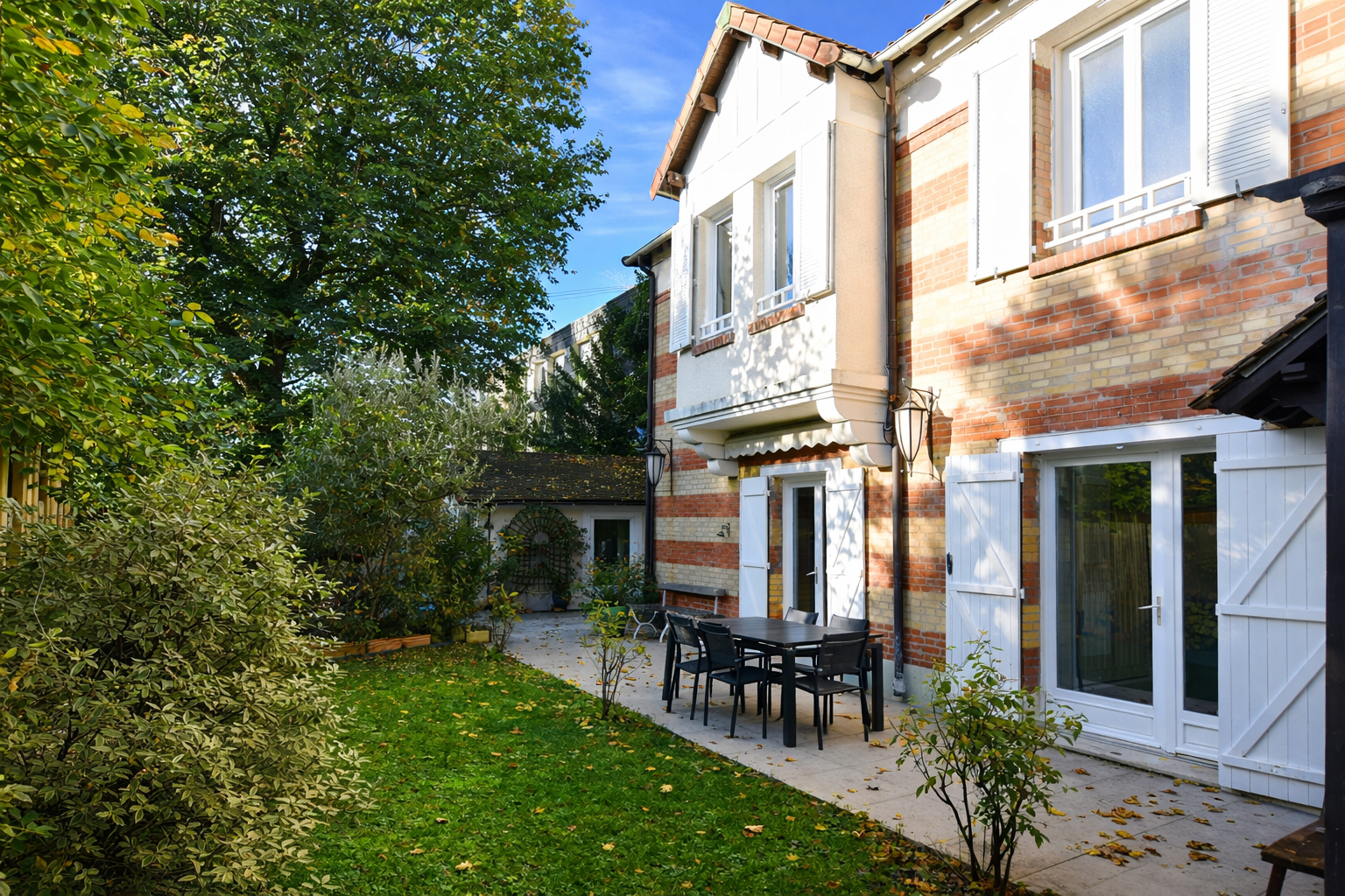 CHATOU BAS – SECTEUR BRIMONT – 10 MN RER – CHARMANTE MAISON DE 143 M² – DEPENDANCE AMENAGEE DE 13,56 m² au calme absolu, sans vis-à-vis